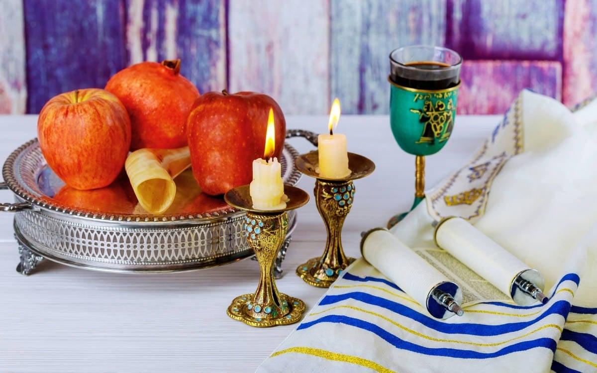 4) ‌Yahudi ⁤Bayramları: Pesach, Yom Kipur ve Hanuka