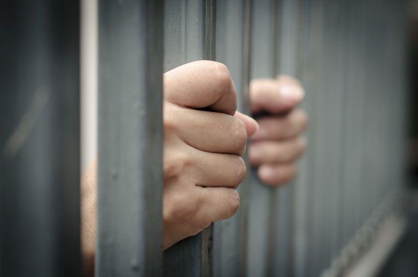 2) Bu mahkemelerde, hapis ‍cezası gerektiren suçlar​ ile adli para ⁣cezaları yargılanır