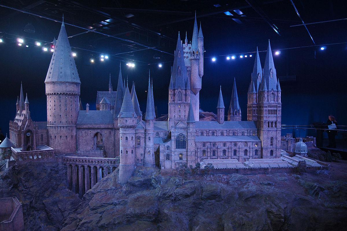 3) Hogwarts Kalesi Ziyaret‌ Saatleri⁢ ve Giriş Ücretleri