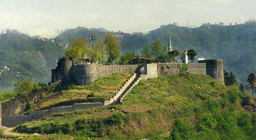 6)⁢ Rize Kalesi: Tarihin‌ İzlerini Taşıyan Bir Yapı