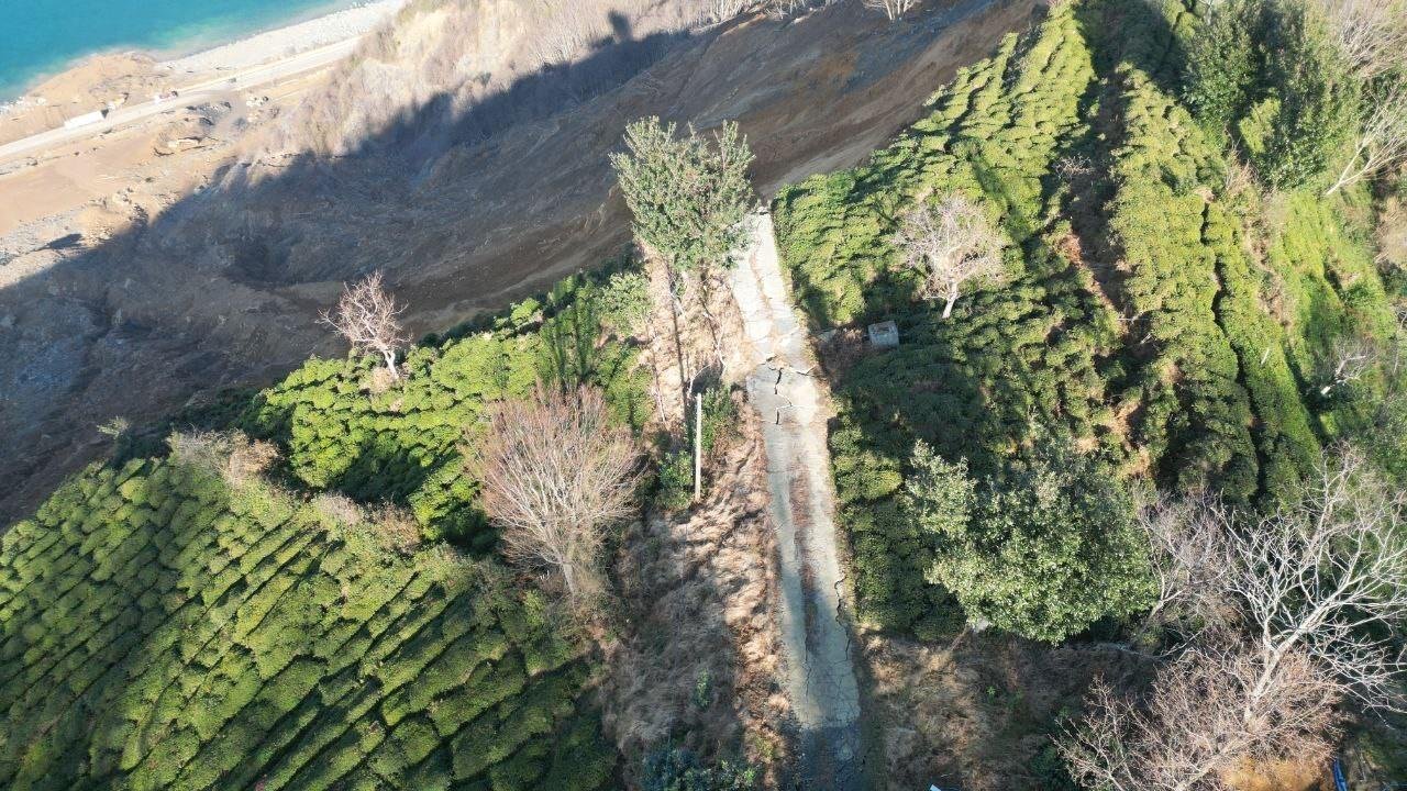 Arhavi'de Heyelan Riski Devam Ediyor: Güngören Köyü Halkı Endişeli