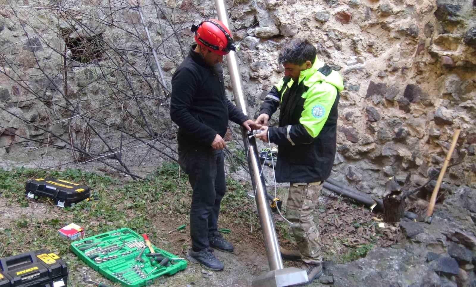 Artvin Kalesi'nde Türk Bayrağı Gururla Dalgalanıyor