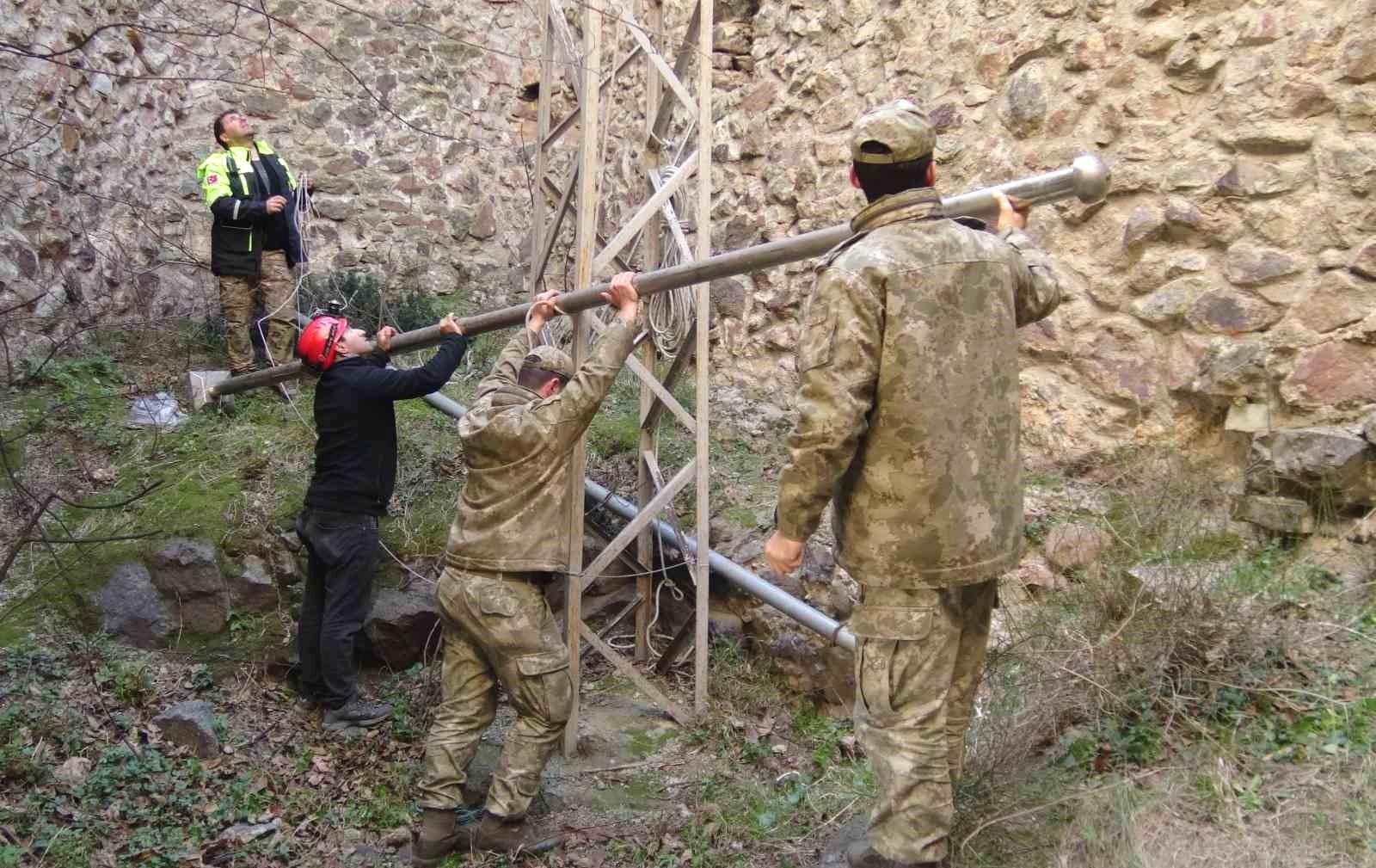 Artvin Kalesi'nde Türk Bayrağı Gururla Dalgalanıyor