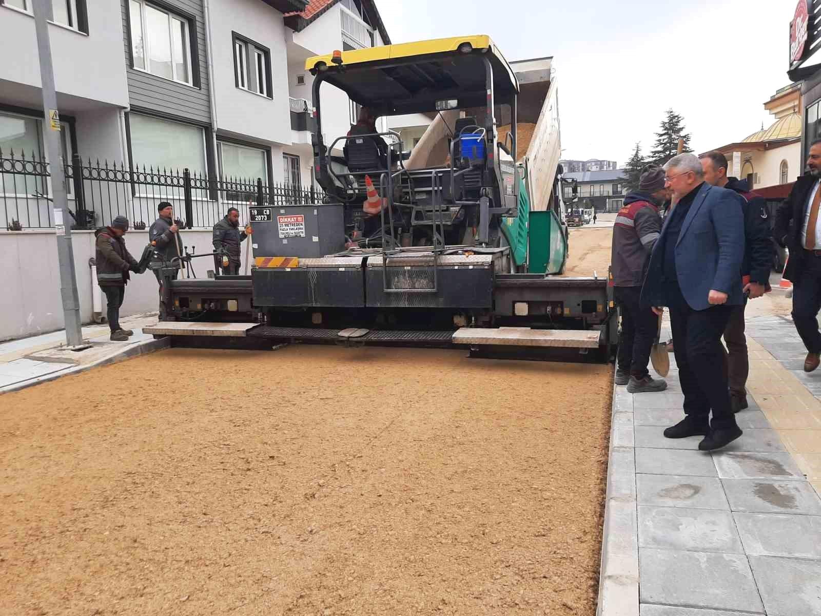 Çorum'da Binevler Mahallesi'nde Kaldırım ve Asfalt Çalışmaları Devam Ediyor