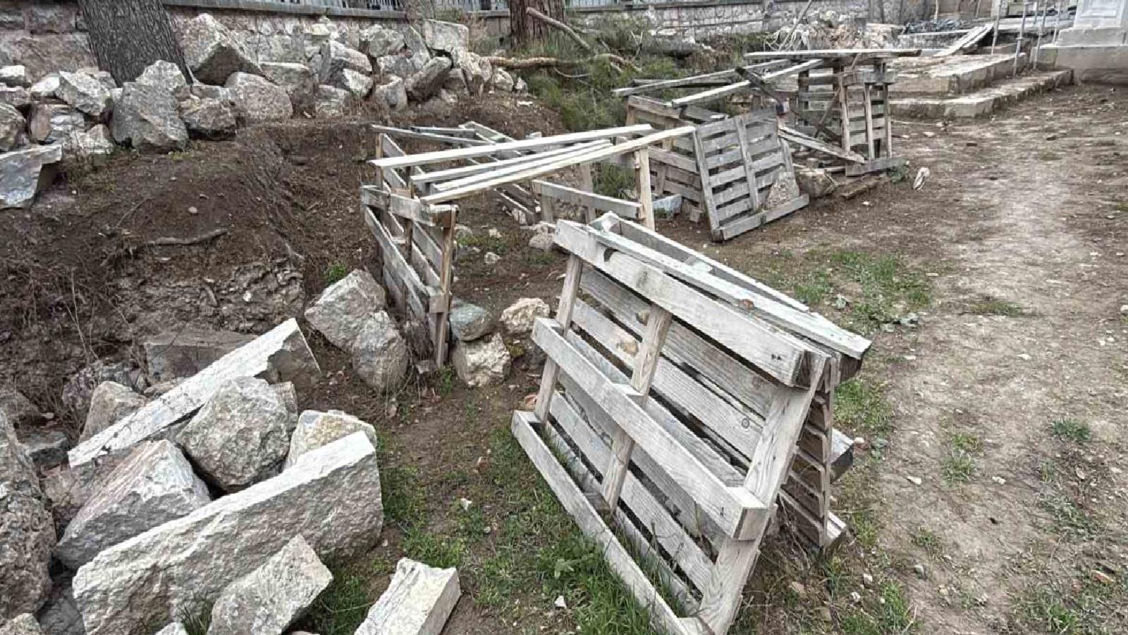 Cami Restorasyonunda Mezarlara Ulaşım Tokat'ta