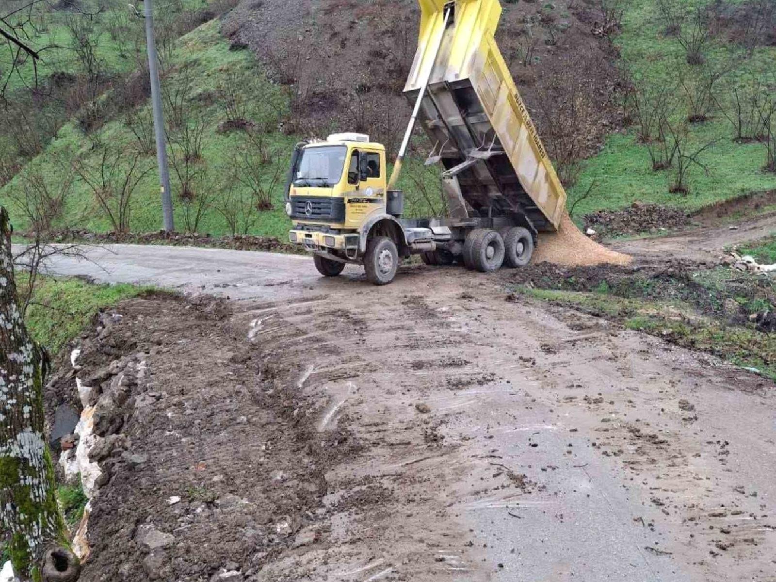 Düzce'de Heyelan: Ekipler Hızla Müdahale Etti