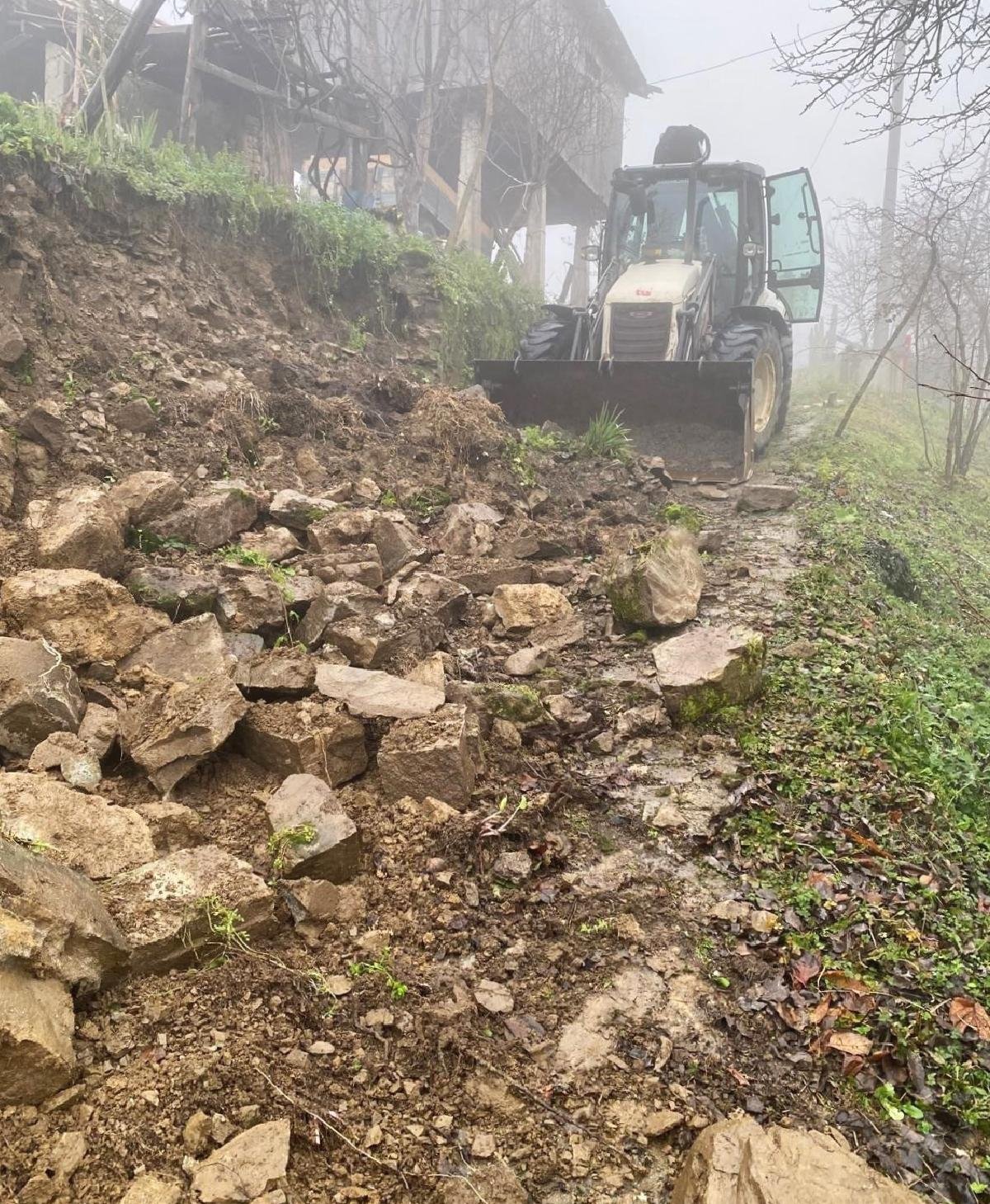 Düzce'deki Heyelan Sonrası Yeniden Açılan Yol