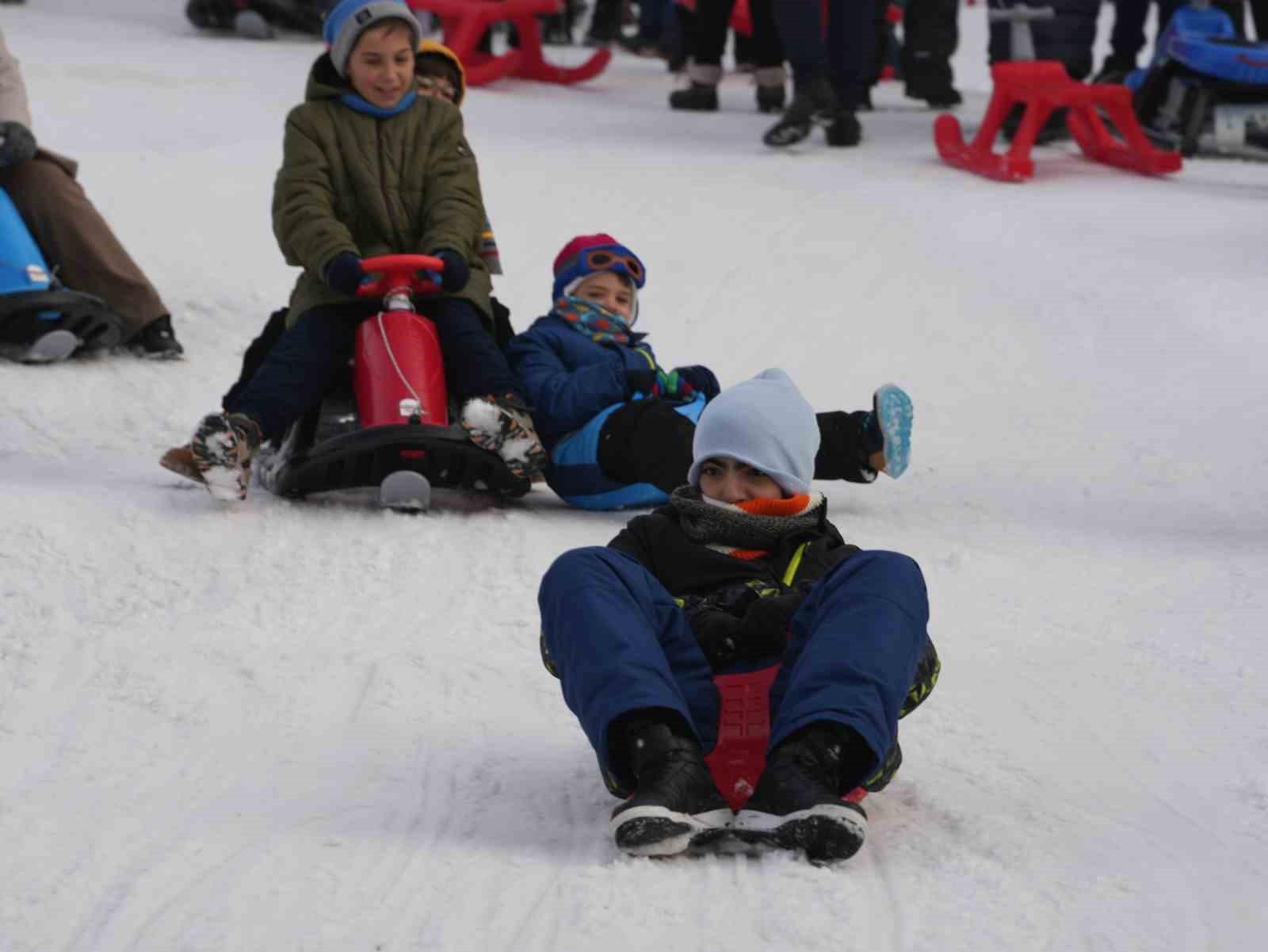 Ilgaz Dağı'nda Yaz Tatili Coşkusu: Yoğun Ziyaretçi Akını