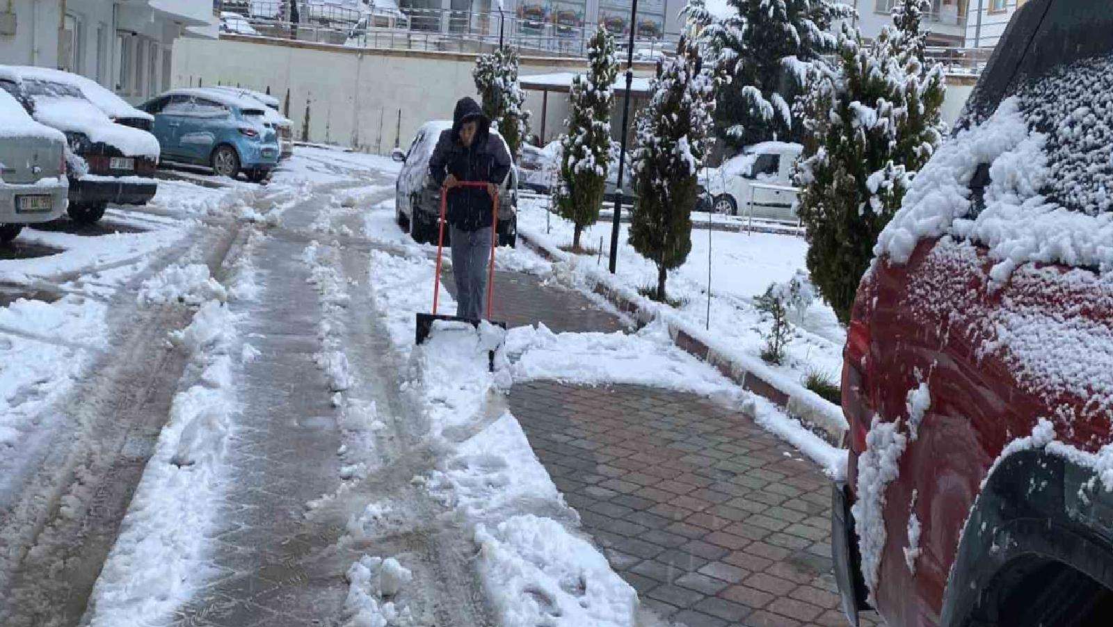 Kar Yağışı Kastamonu'yu Beyaza Bürüdü