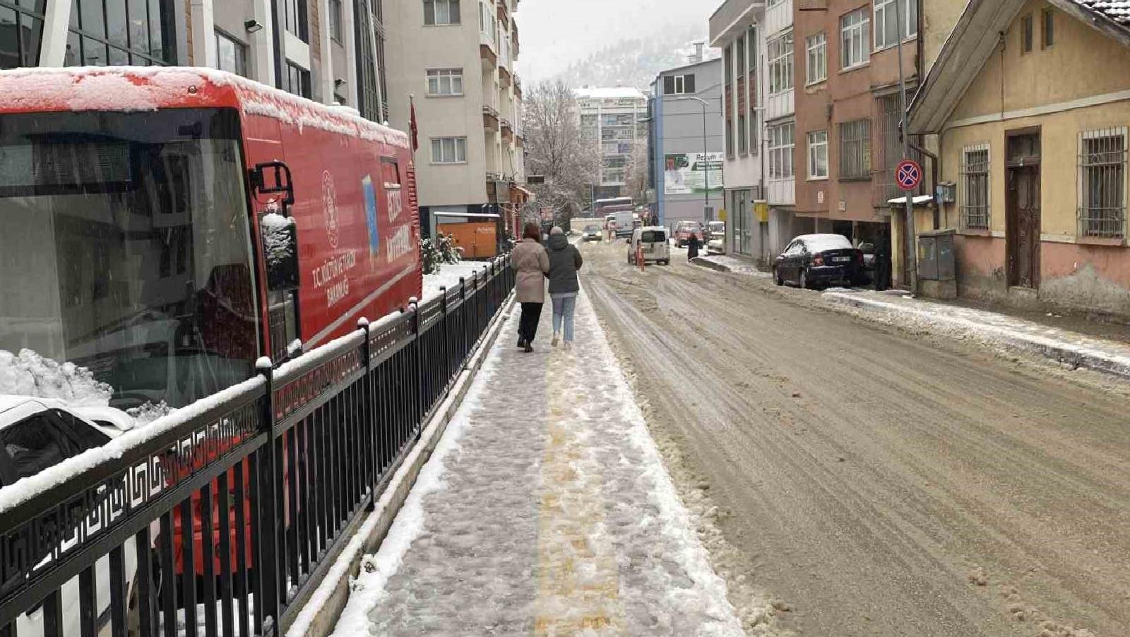 Kar Yağışı Kastamonu'yu Beyaza Bürüdü