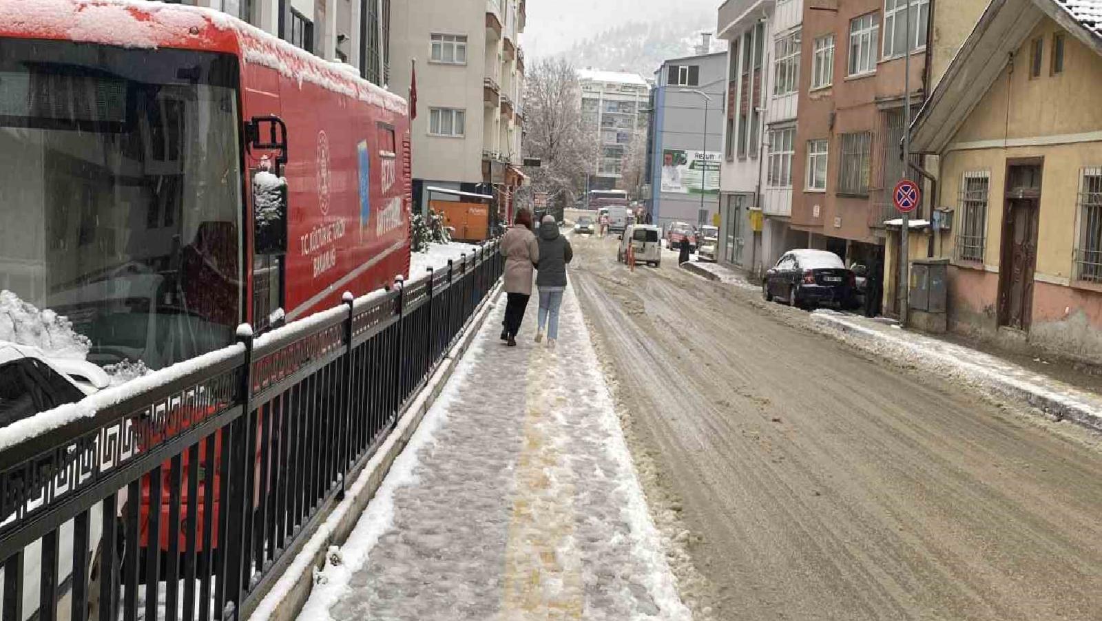 Kar Yağışı Kastamonu'yu Beyaza Bürüdü