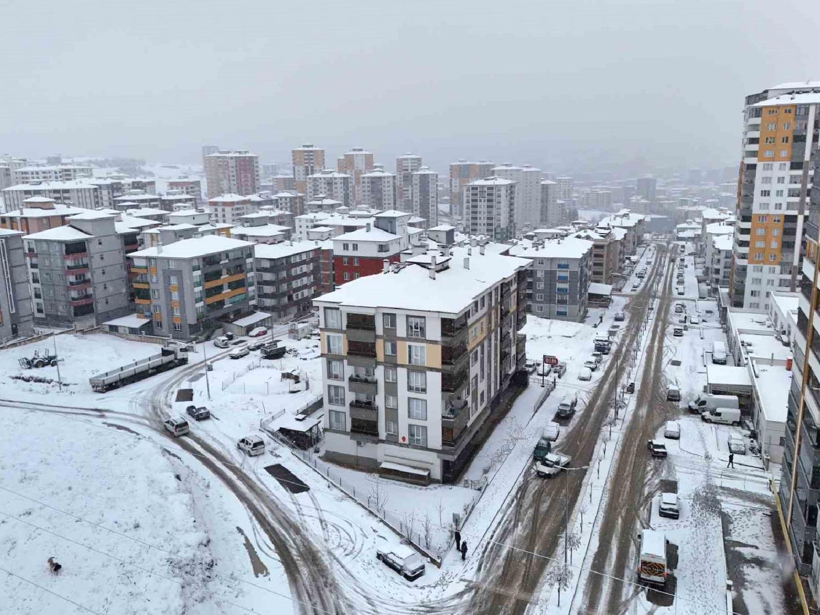 Kar Yağışı Kastamonu'yu Beyaza Bürüdü