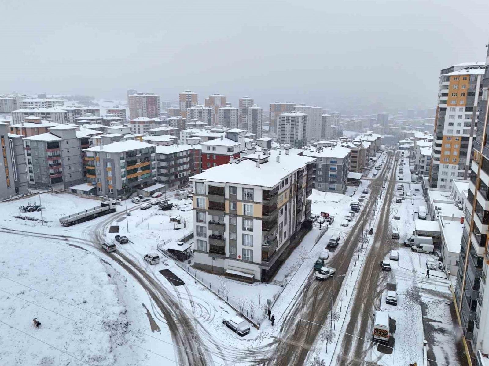 Kar Yağışı Kastamonu'yu Beyaza Bürüdü