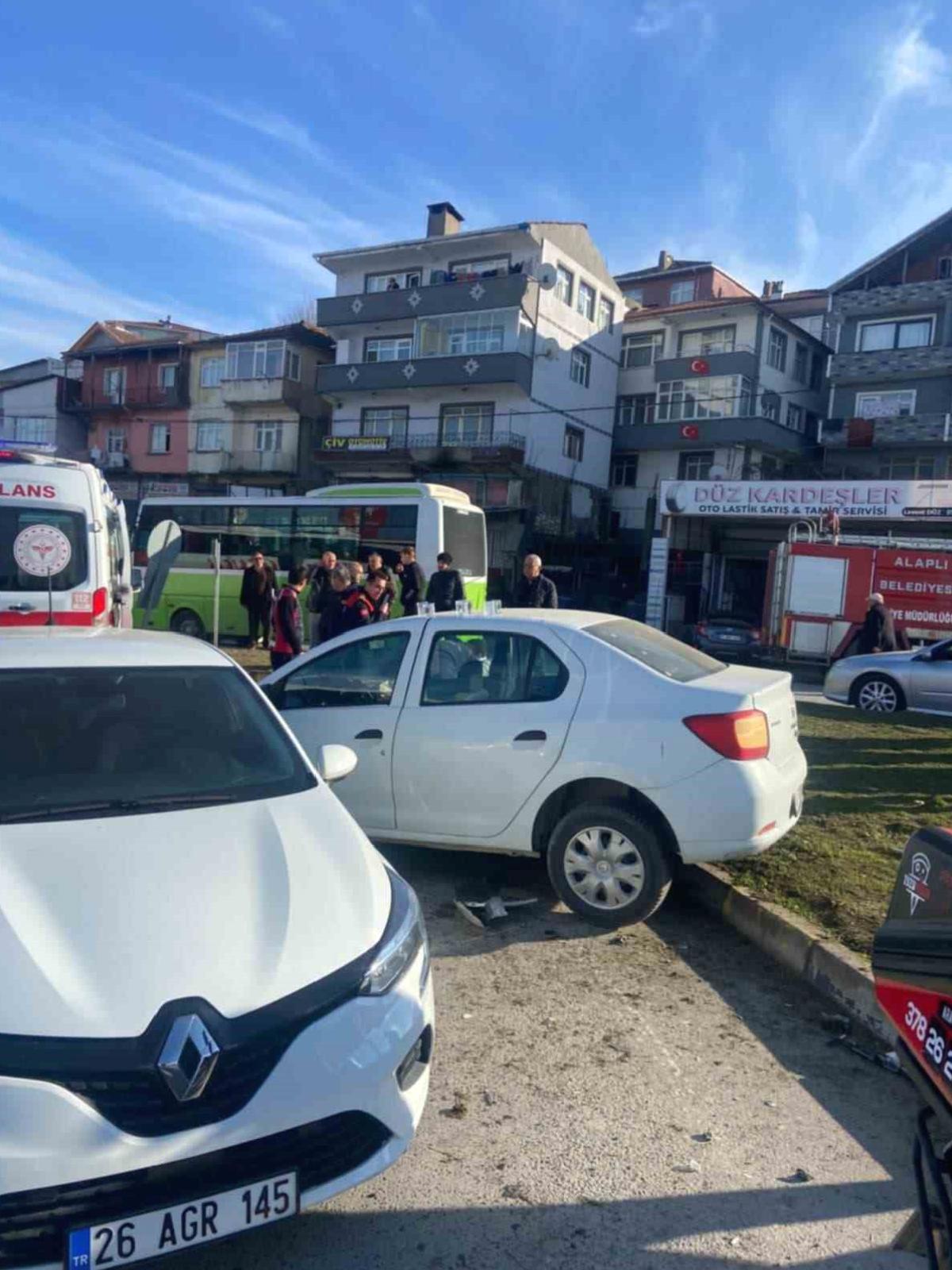 Kaza Sonucu Yaralanma: İki Araç Çarpıştı!