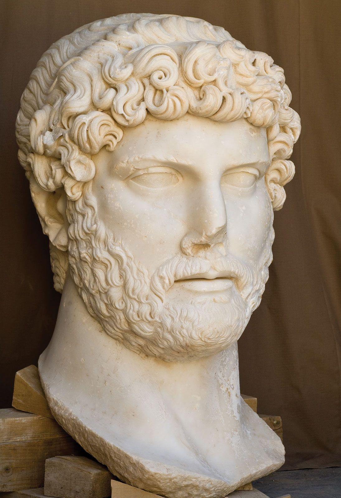 6) Hadrian: ⁤Barış Döneminin Mimarı‍ ve Sınırlardaki Savunma