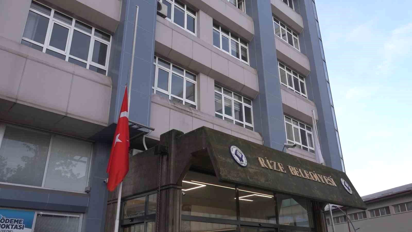 Milli Yas Gereği Bayraklar Yarıya İndirildi: Ulusal Duyguların Yansıması