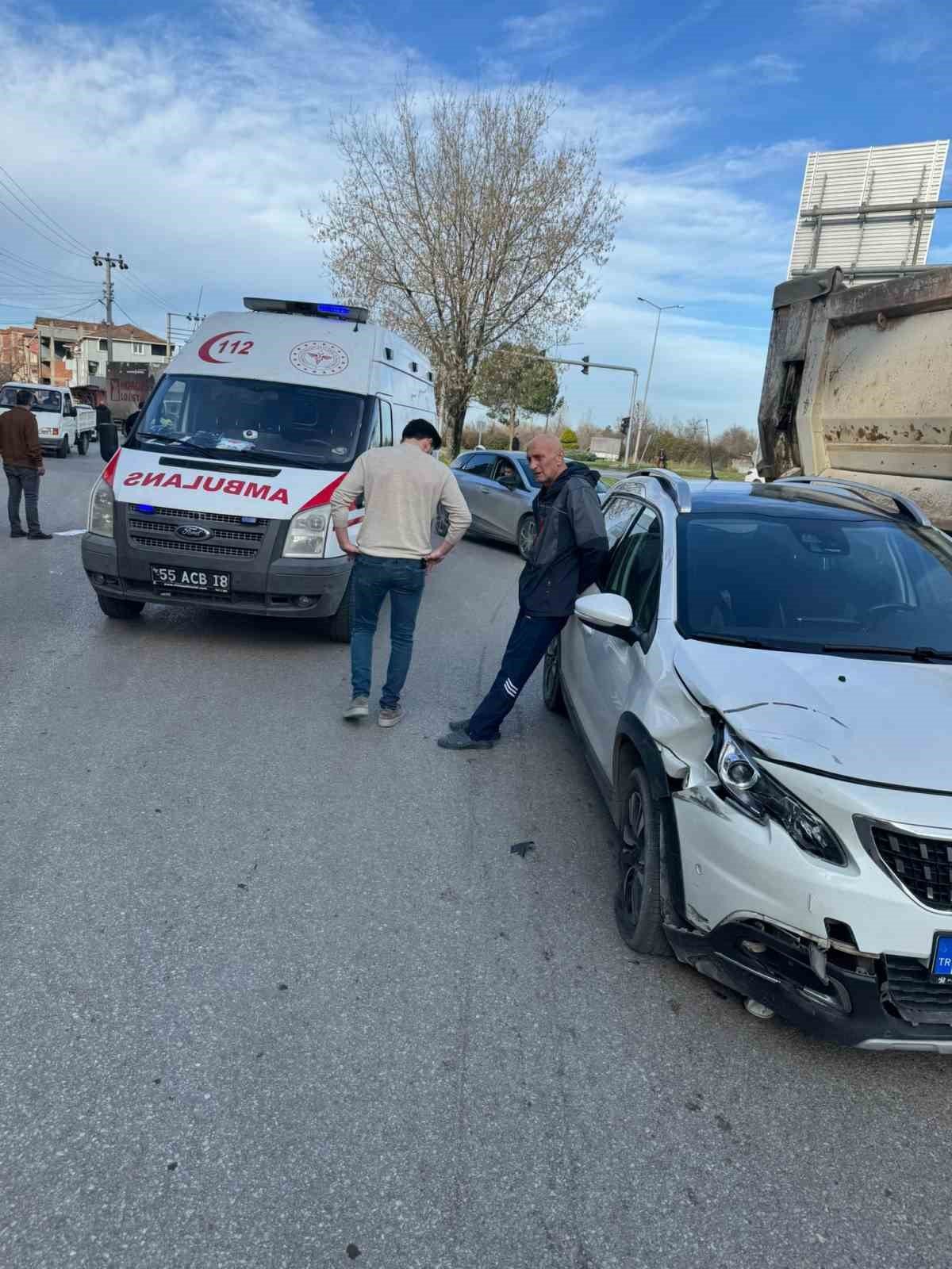 Motosiklet Sürücüsü Hayatını Kaybetti, Otomobil Çarptı