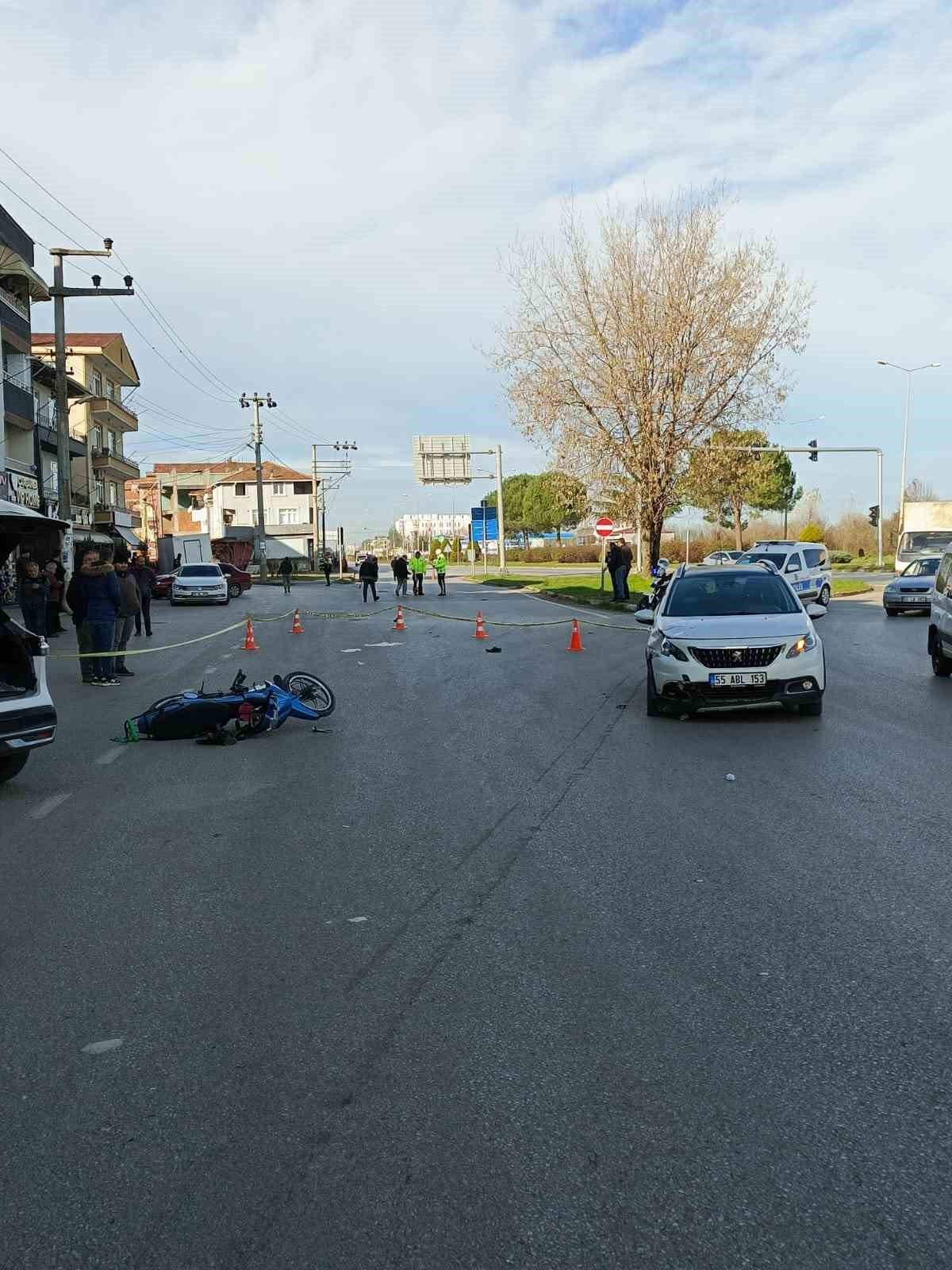 Motosiklet Sürücüsü Hayatını Kaybetti, Otomobil Çarptı