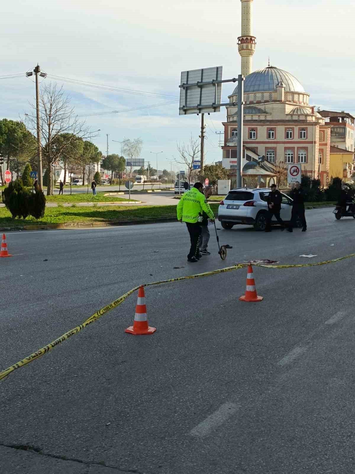 Motosiklet Sürücüsü Hayatını Kaybetti, Otomobil Çarptı