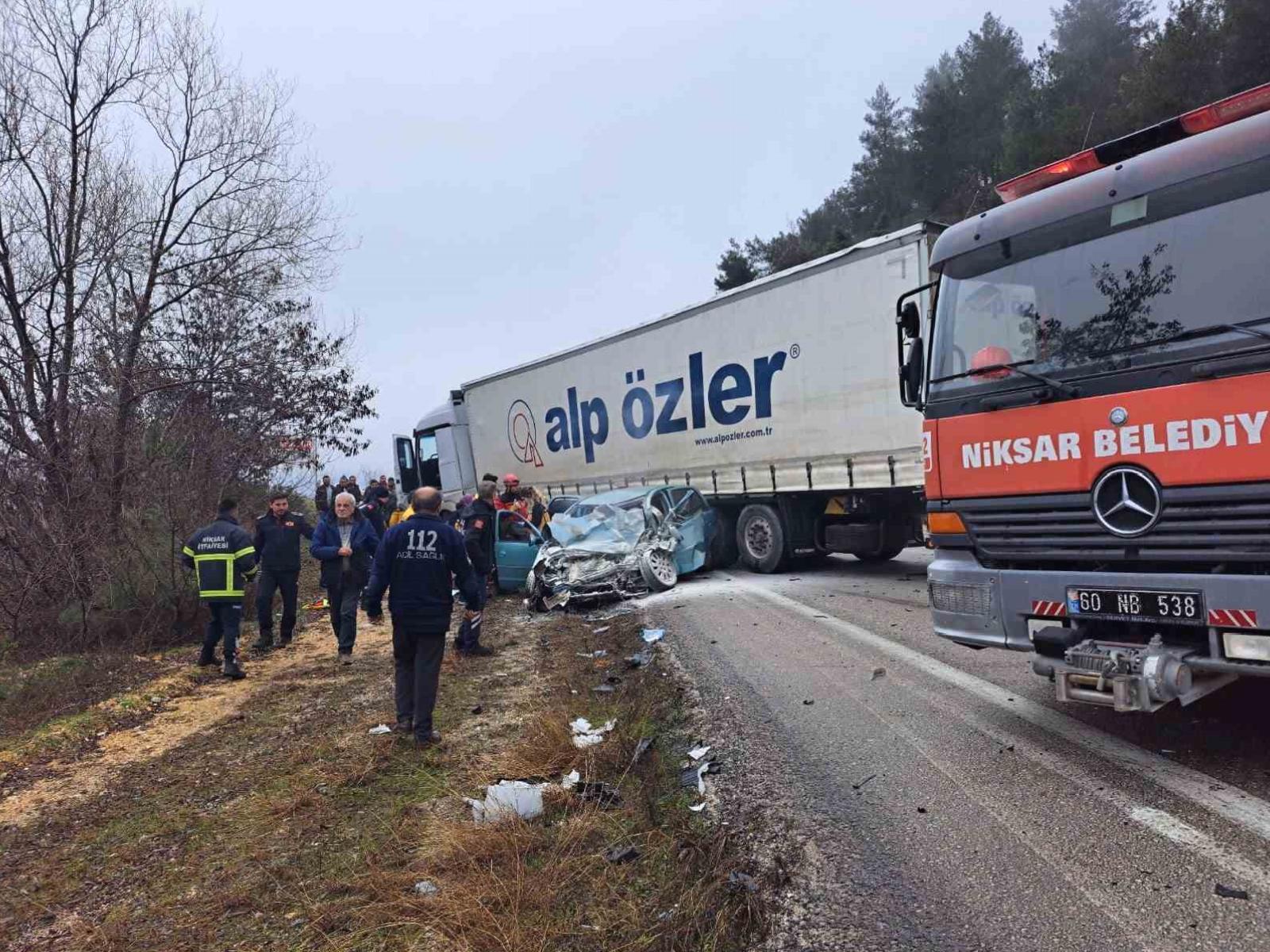 Opel Otomobil Kazası: 2 Kişi Hayatını Kaybetti