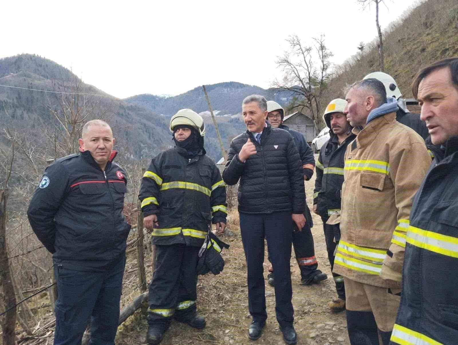 Kabadüz'de Yangın Felaketi: Ahşap Ev ve Ahır Kül Oldu