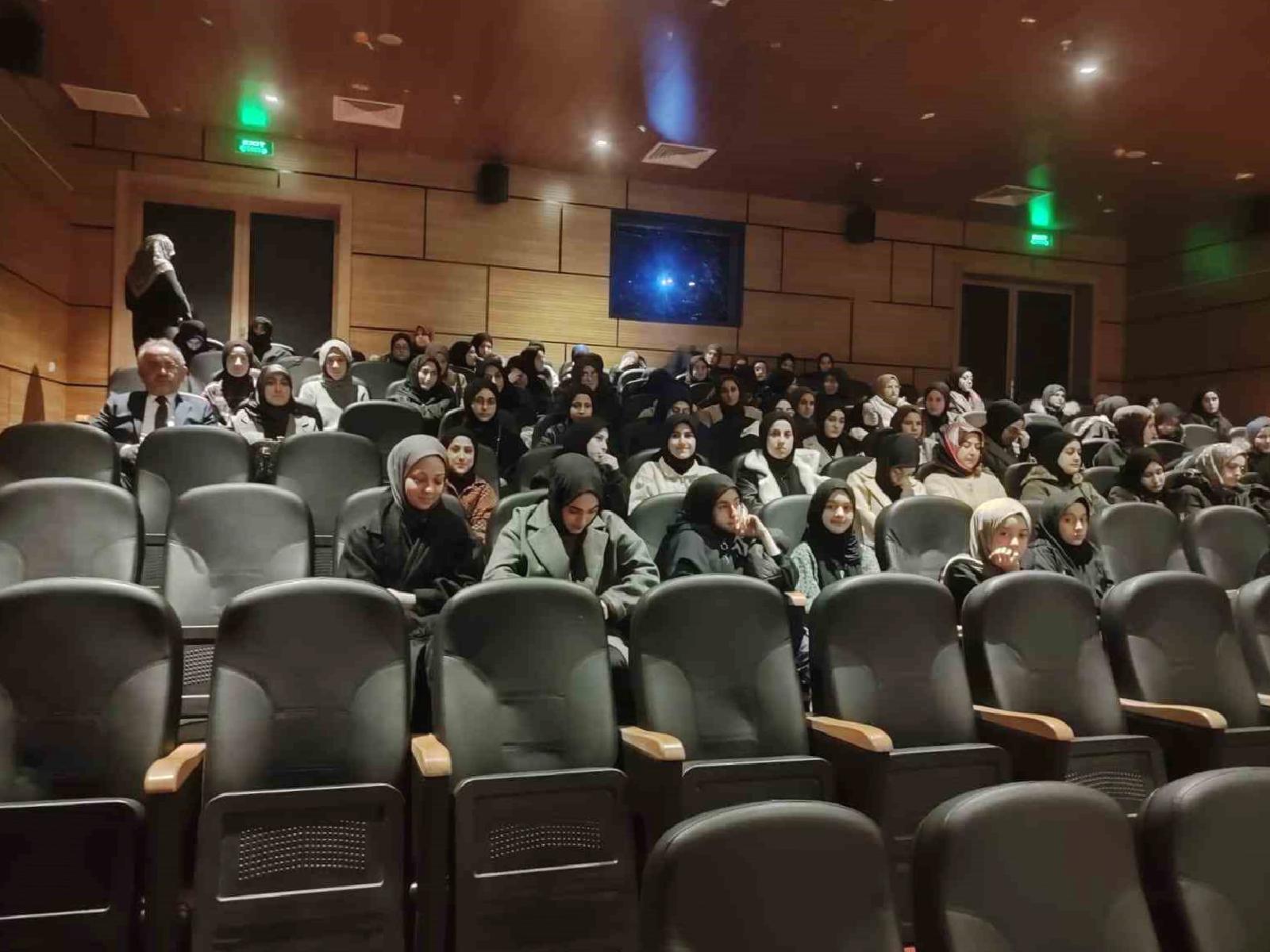 ÇEDES Projesi: Öğrencilerle Sinema Keyfi