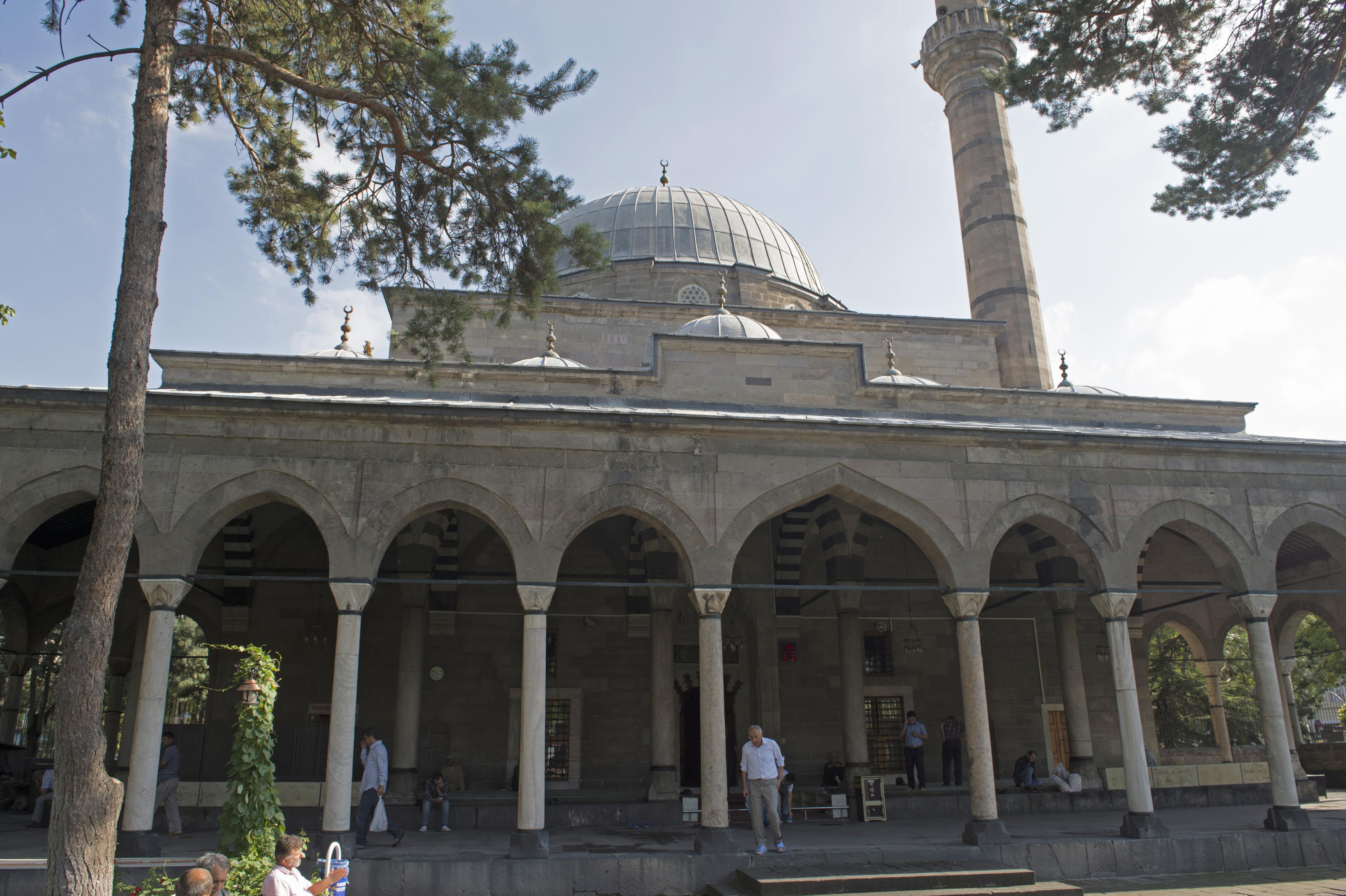 9)  Kurşunlu​ Camii:⁢ Sakin‍ Bir⁤ Ziyaret İçin Uygun⁣ Bir Nokta