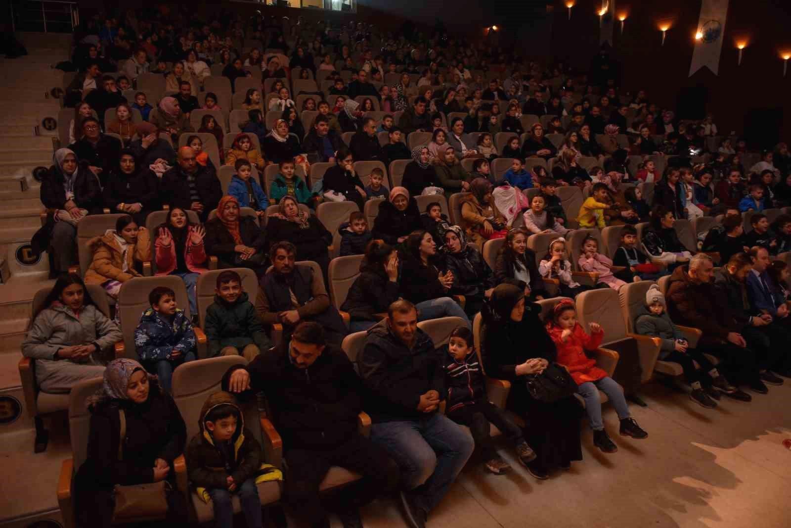 Taşköprü'de Çocuklar İçin Renkli Bir Tiyatro Deneyimi