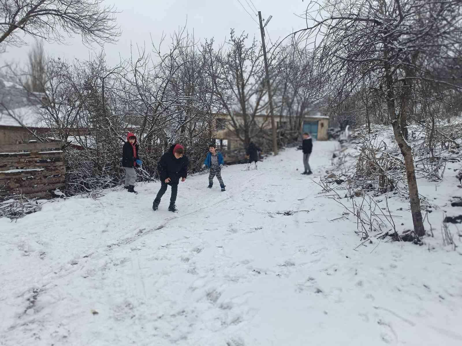 Tokat'ta Yarıyıl Tatili Kar Manzarasıyla Büyüledi