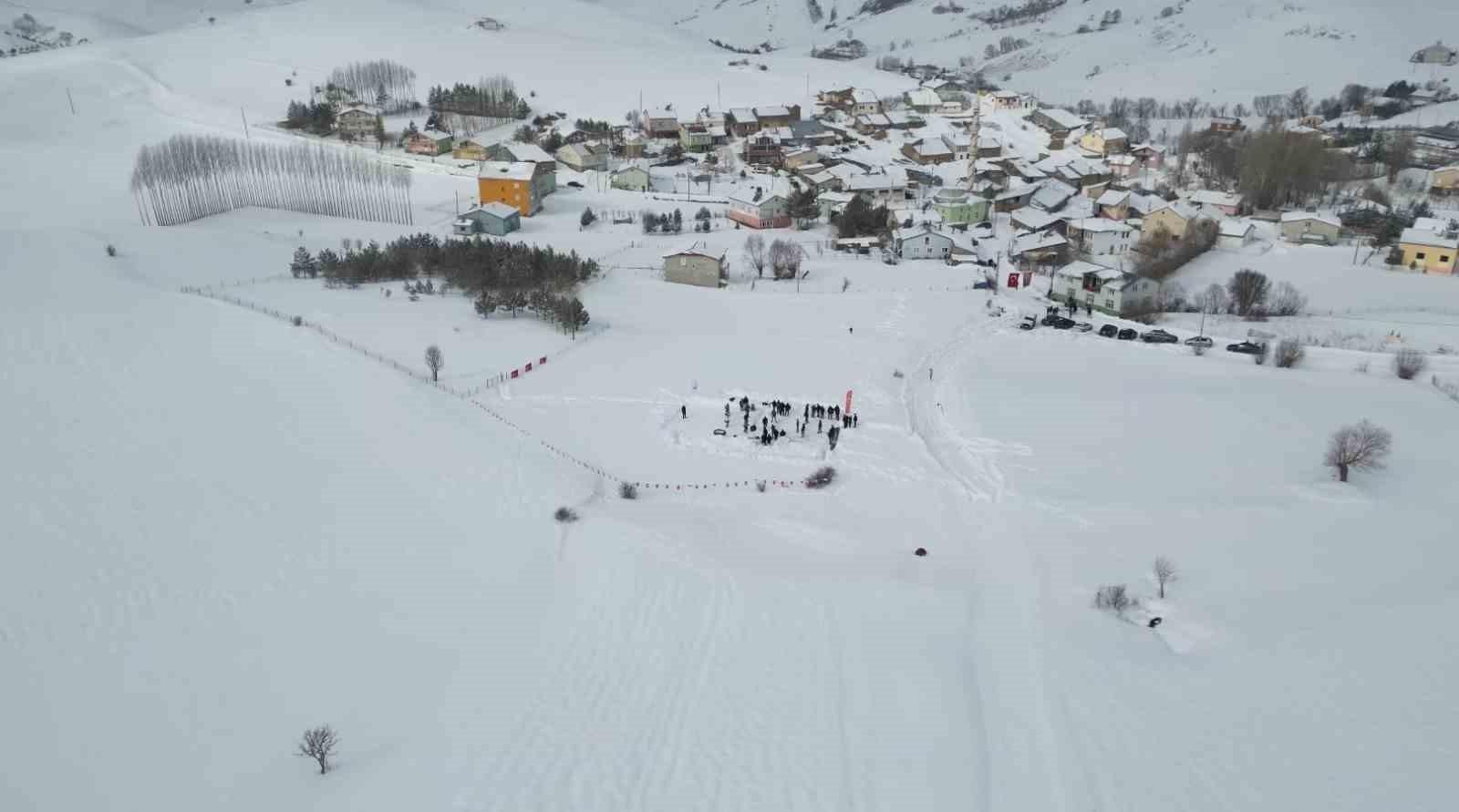 Yenice Köyü'nde 32 Yıldır Devam Eden Kar Voleybolu Geleneği