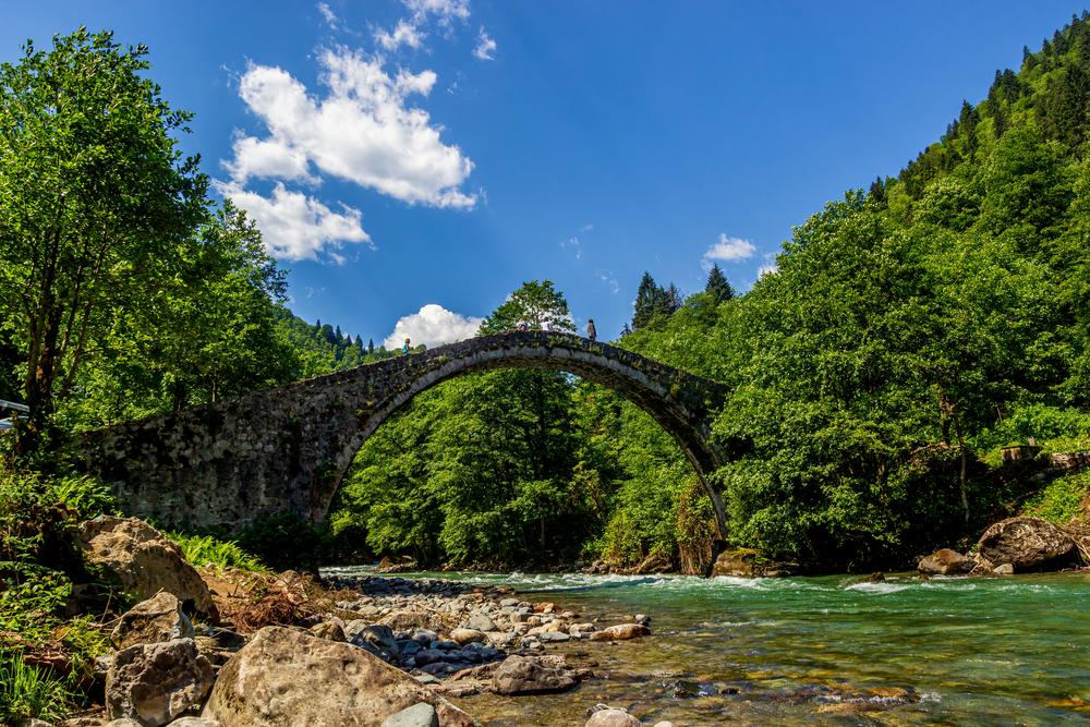 4) Fırtına ⁤Vadisi: Rafting ve Doğa Yürüyüşleri⁣ İçin Ideal