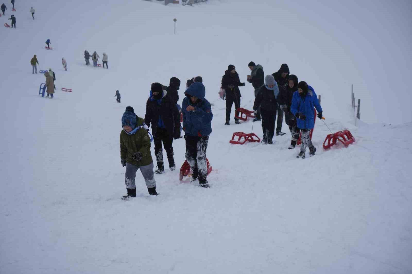 Zigana Dağı’nda Kış Eğlencesi Rüzgarı Esti