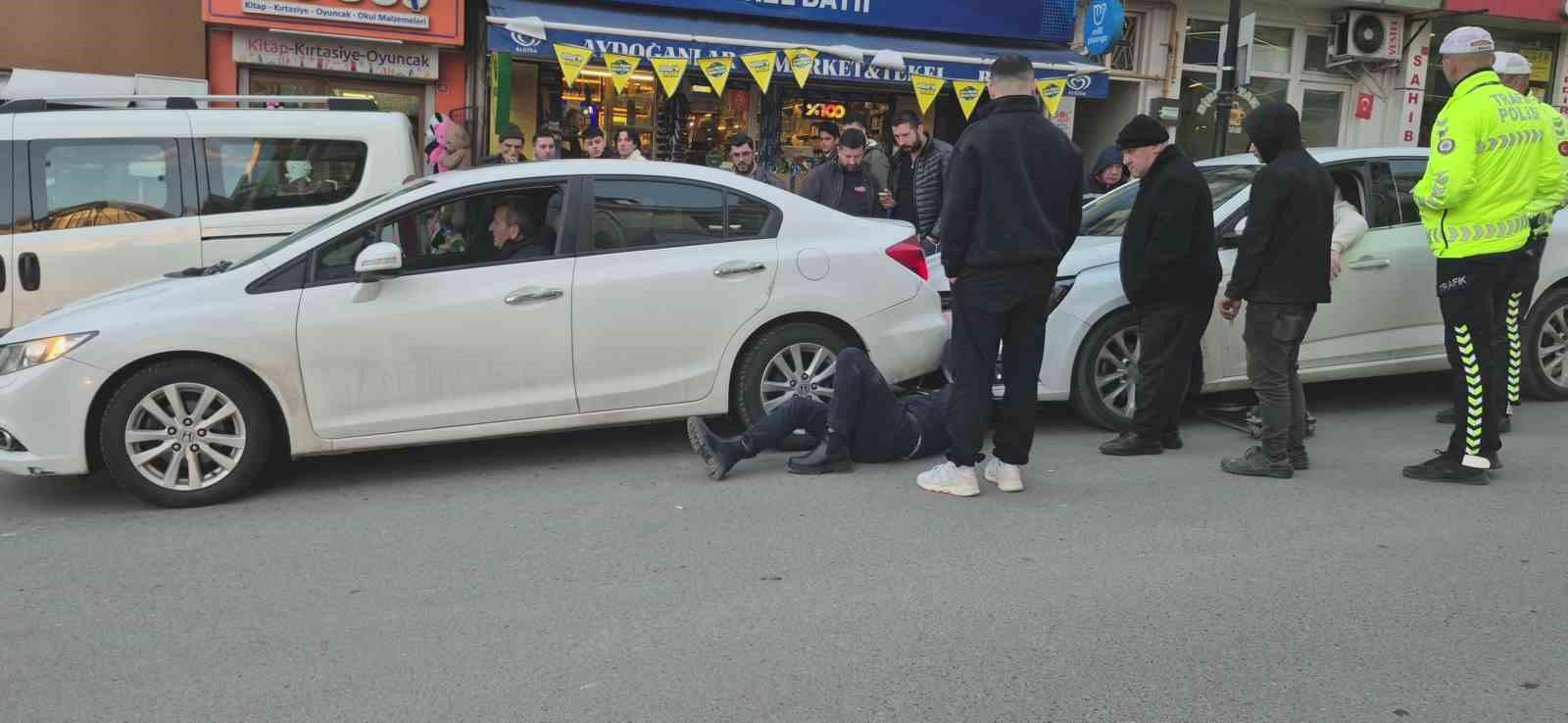 Zincirleme Trafik Kazasında Araçları Ayırmak İçin Mücadele Edildi