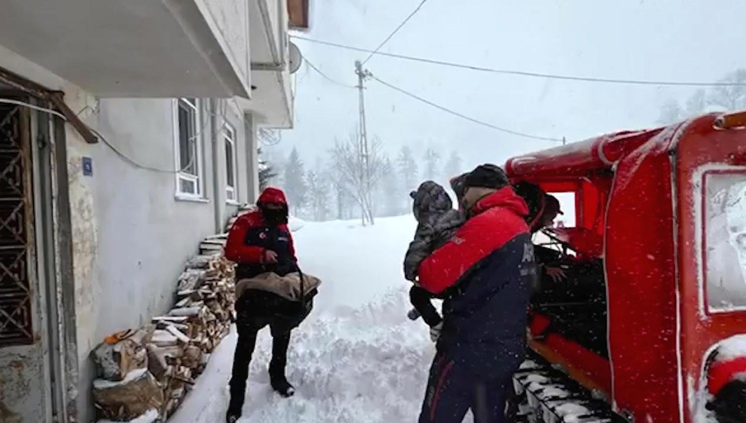 Rize'de İkiz Bebekler İçin Zorlu Kurtarma Operasyonu