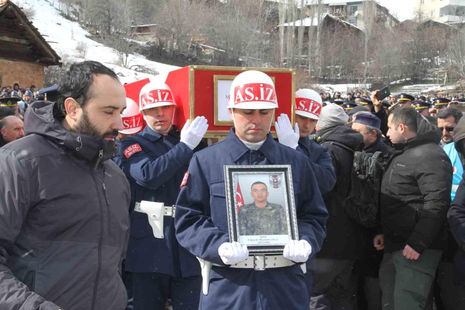 Cenaze Törenine Katılanlar