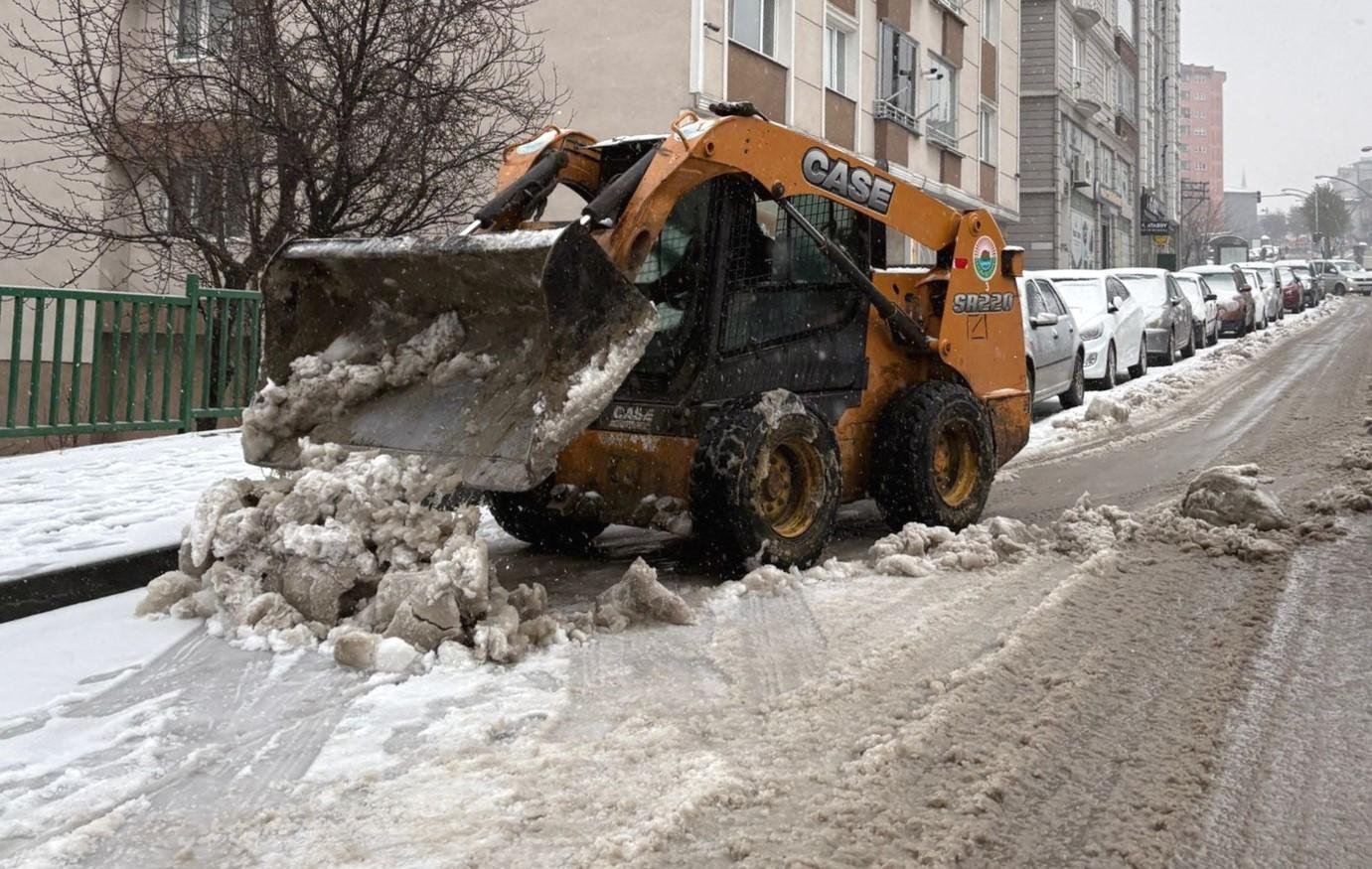 Başkan Kurnaz, Ekipleriyle Sahada Aktif Çalışmalara Devam Ediyor