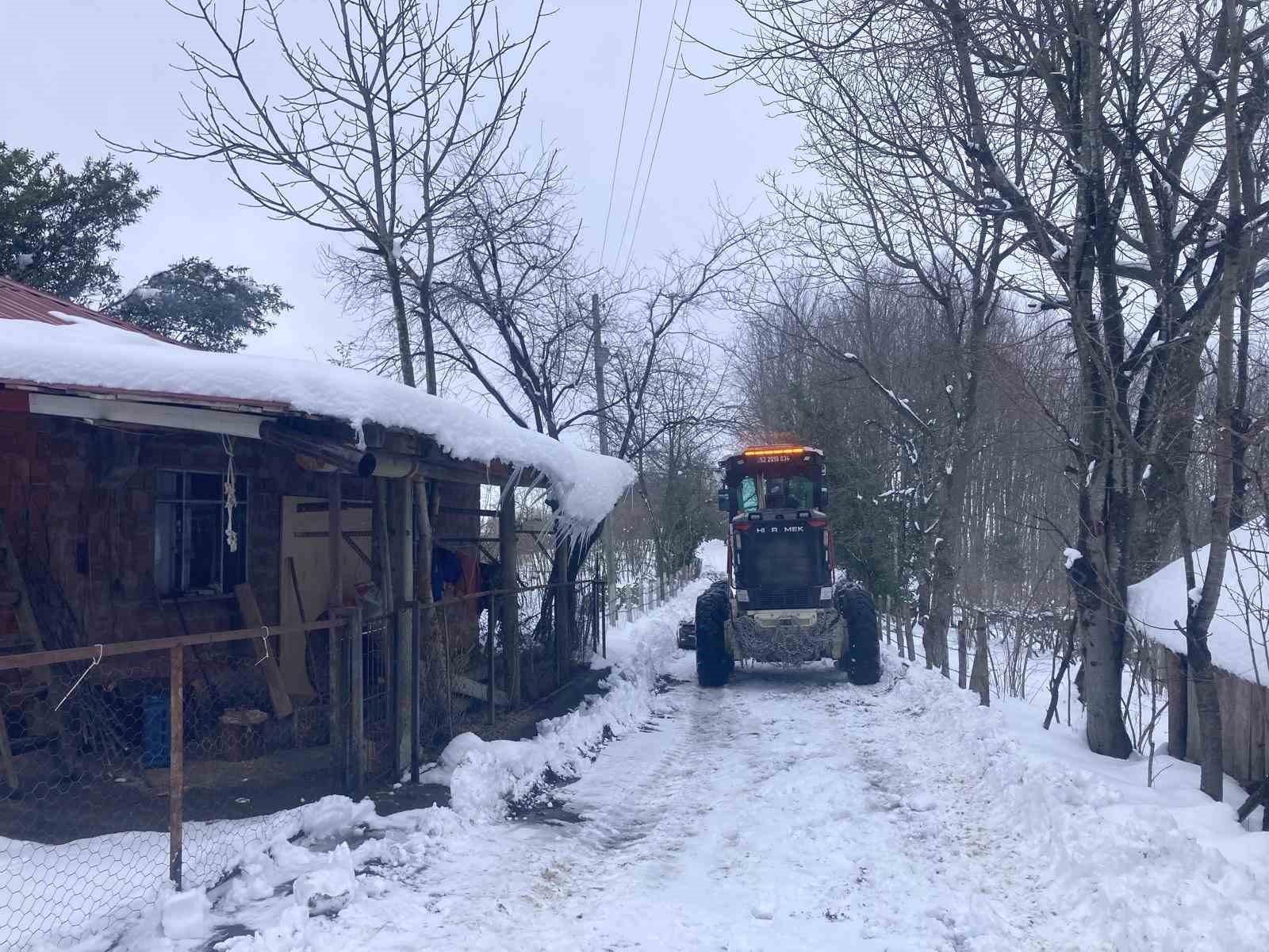 Ünye'de Karla Mücadele Çalışmaları Aralıksız Devam Ediyor