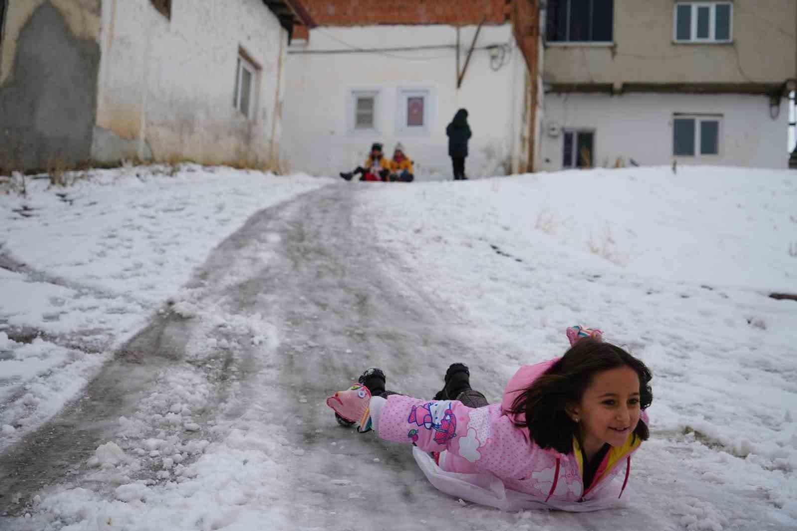 Bayburt'ta Okullar Bir Gün Tatil Edildi