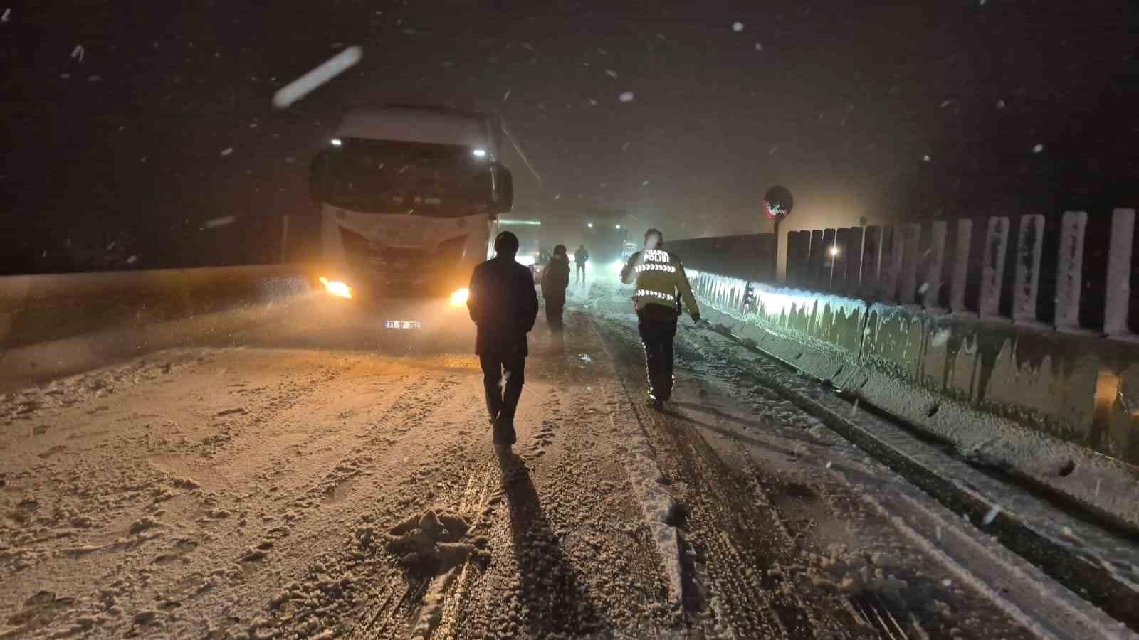 Polis Ekipleri Trafiği Kontrol Altına Aldı