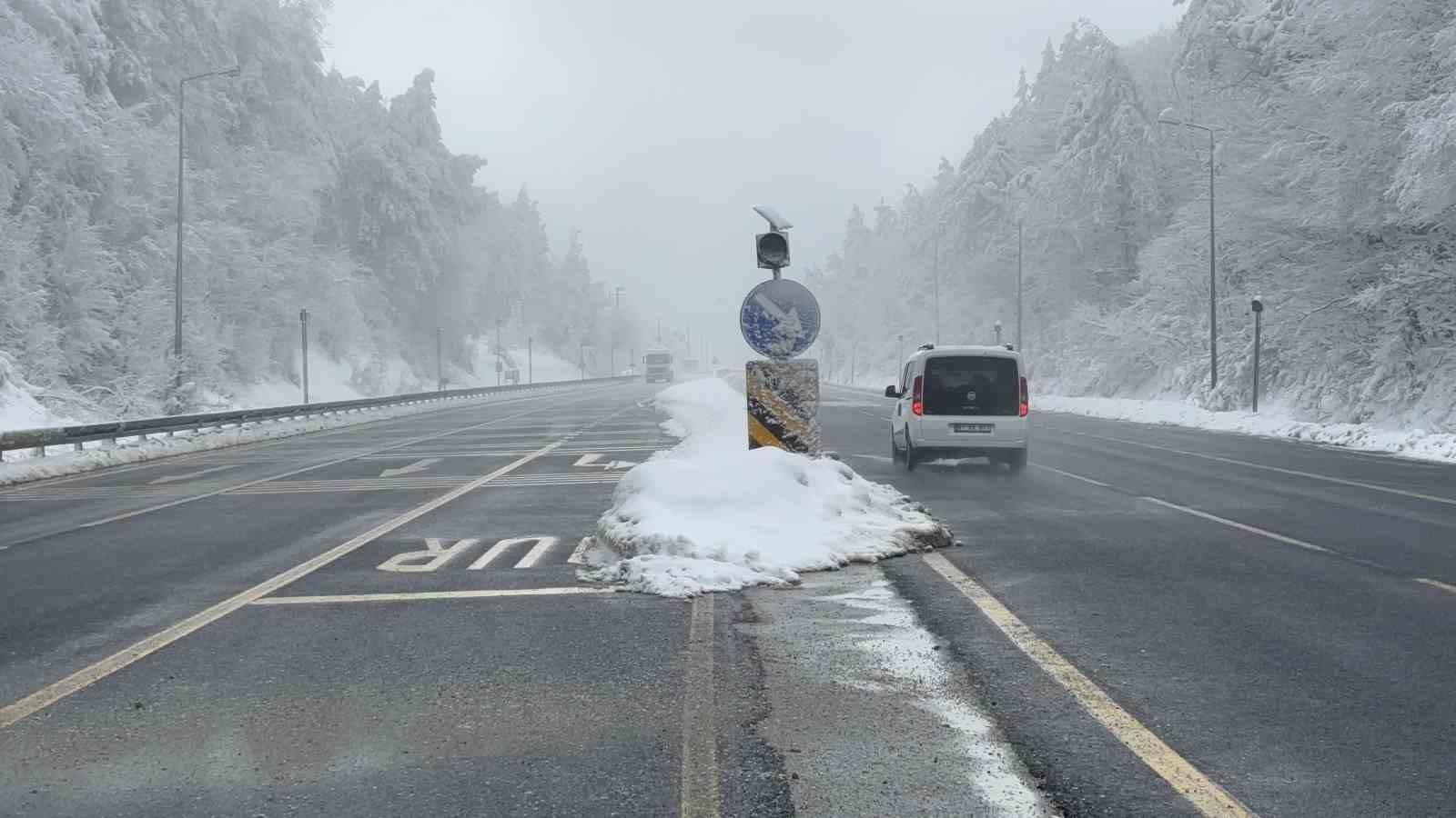 Bolu Dağı'nda Kar Yağışı Ulaşımı Etkilemiyor