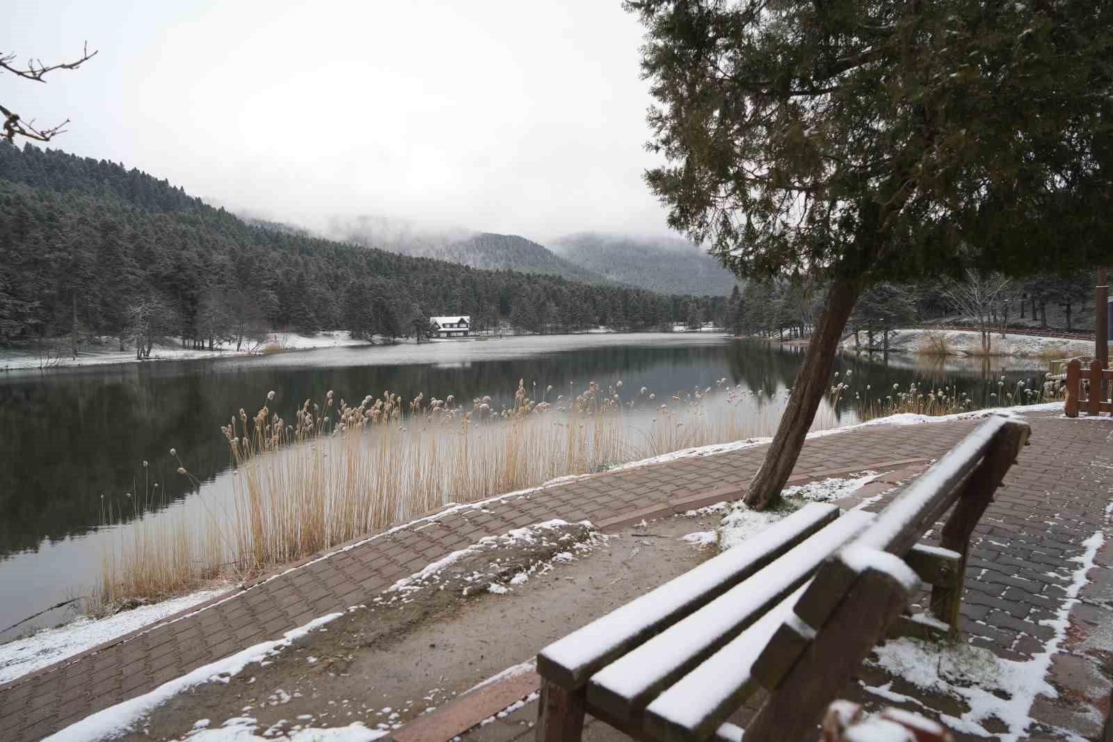 Bolu'nun Gözdesi Karla Büyüleyici Bir Manzaraya Dönüştü