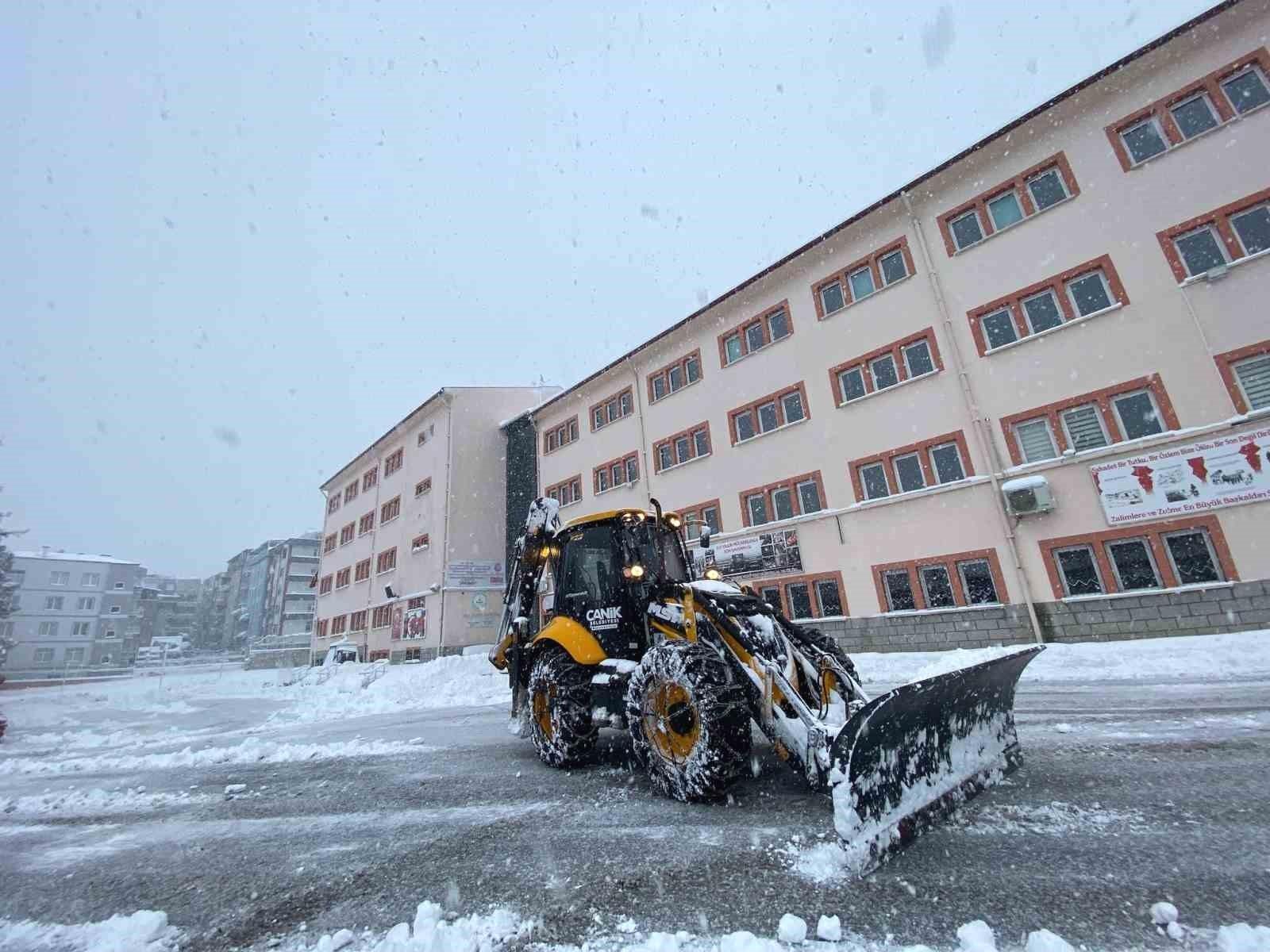 Canik’te Karla Mücadele ve Sınav Hazırlıkları