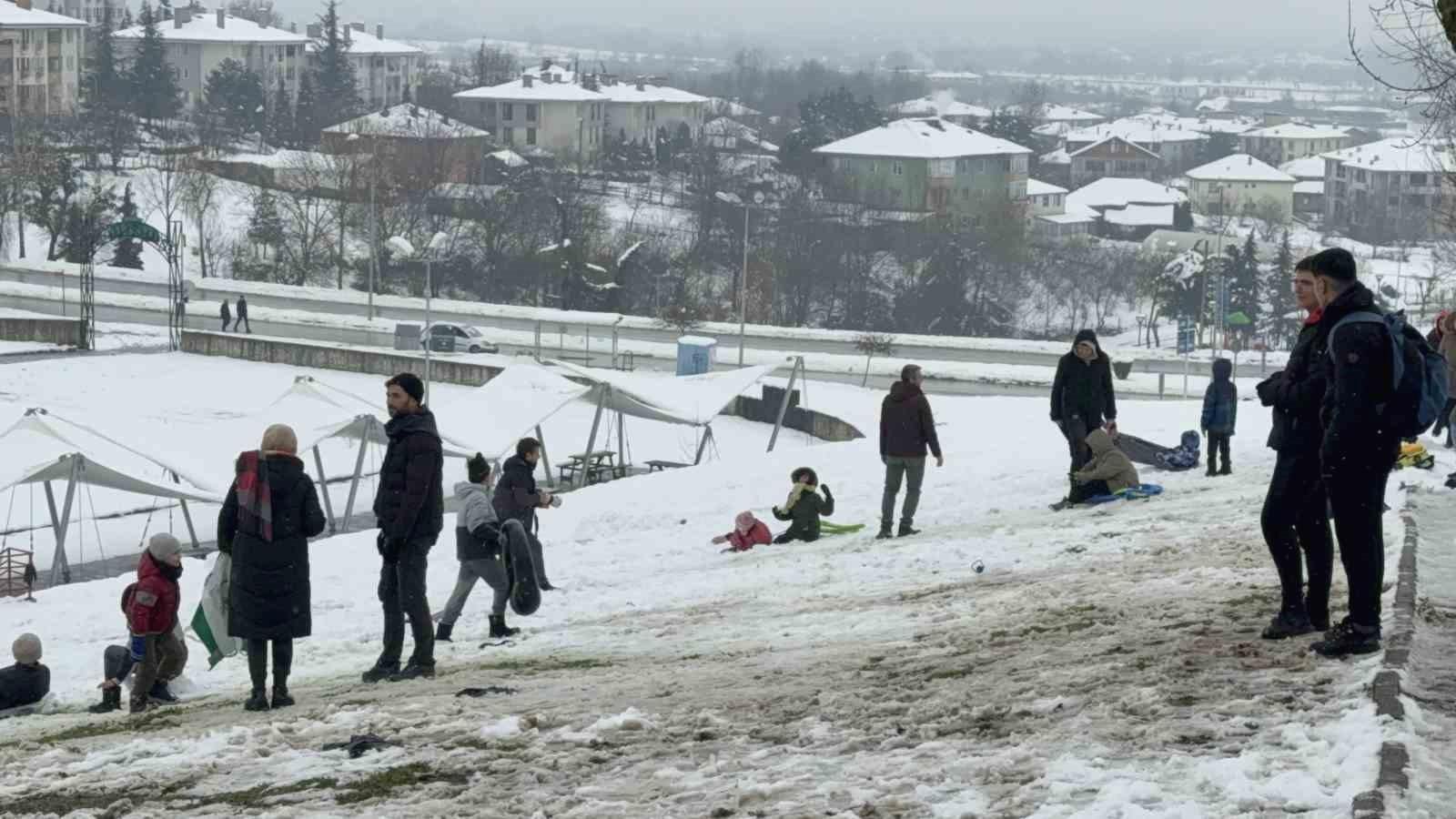 Kar Eğlencesinin Merkezinde Çocuklar Var