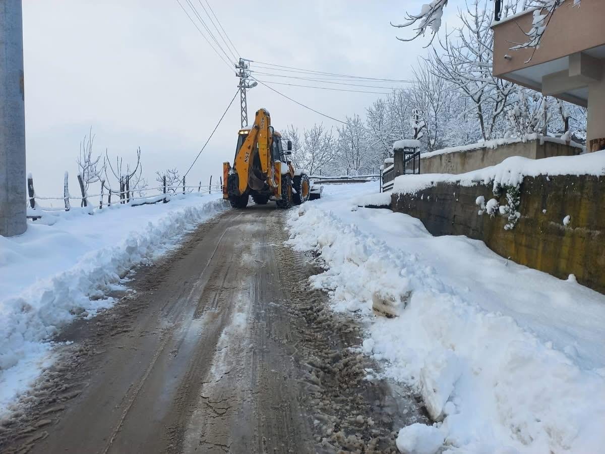 Düzce'de Karla Mücadele Çalışmaları Hız Kesmeden Devam Ediyor