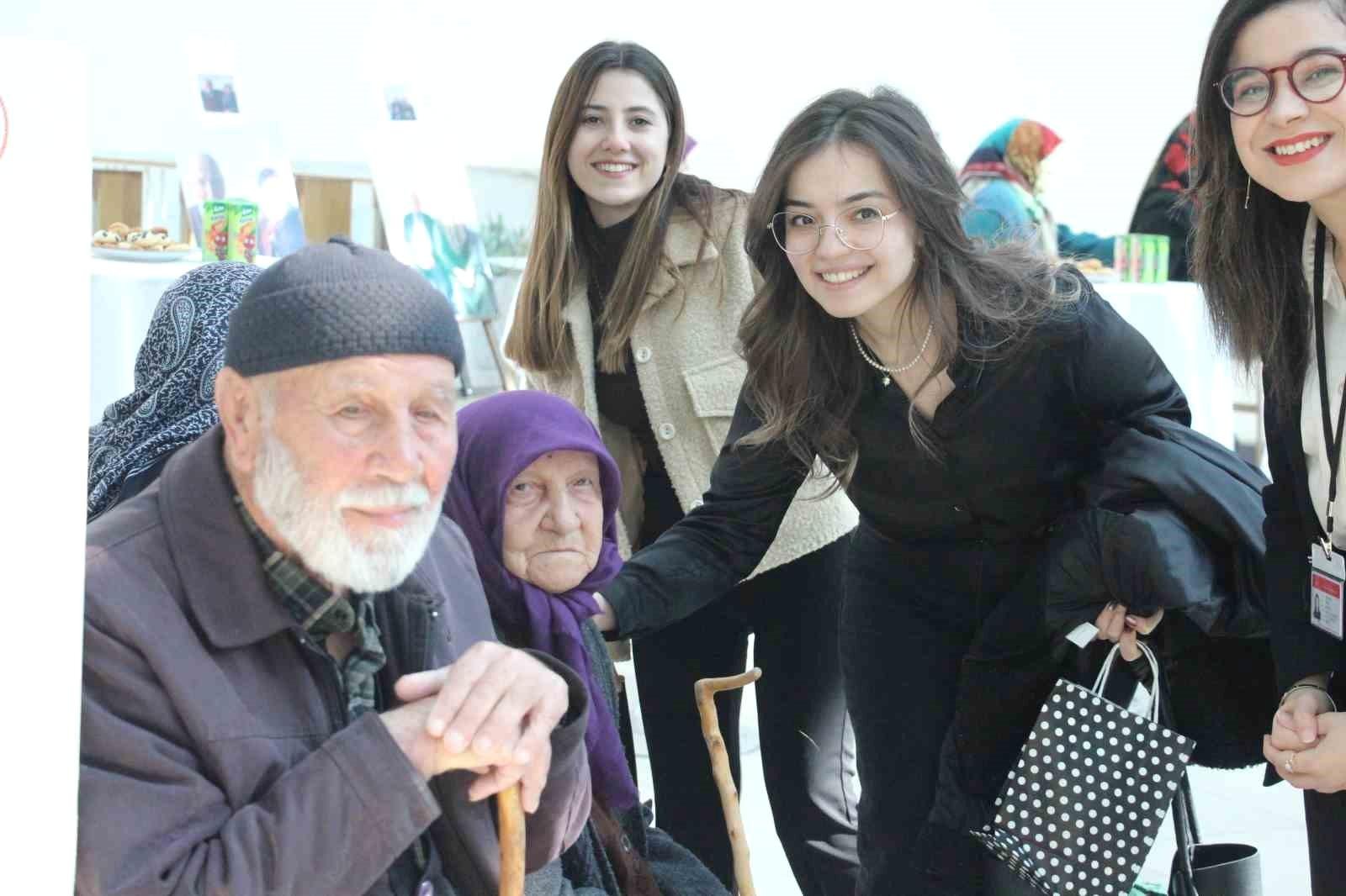 Evlilikte 50 Yılı Devirmiş Çiftler, Sanat Etkinliğinde Bir Araya Geldi