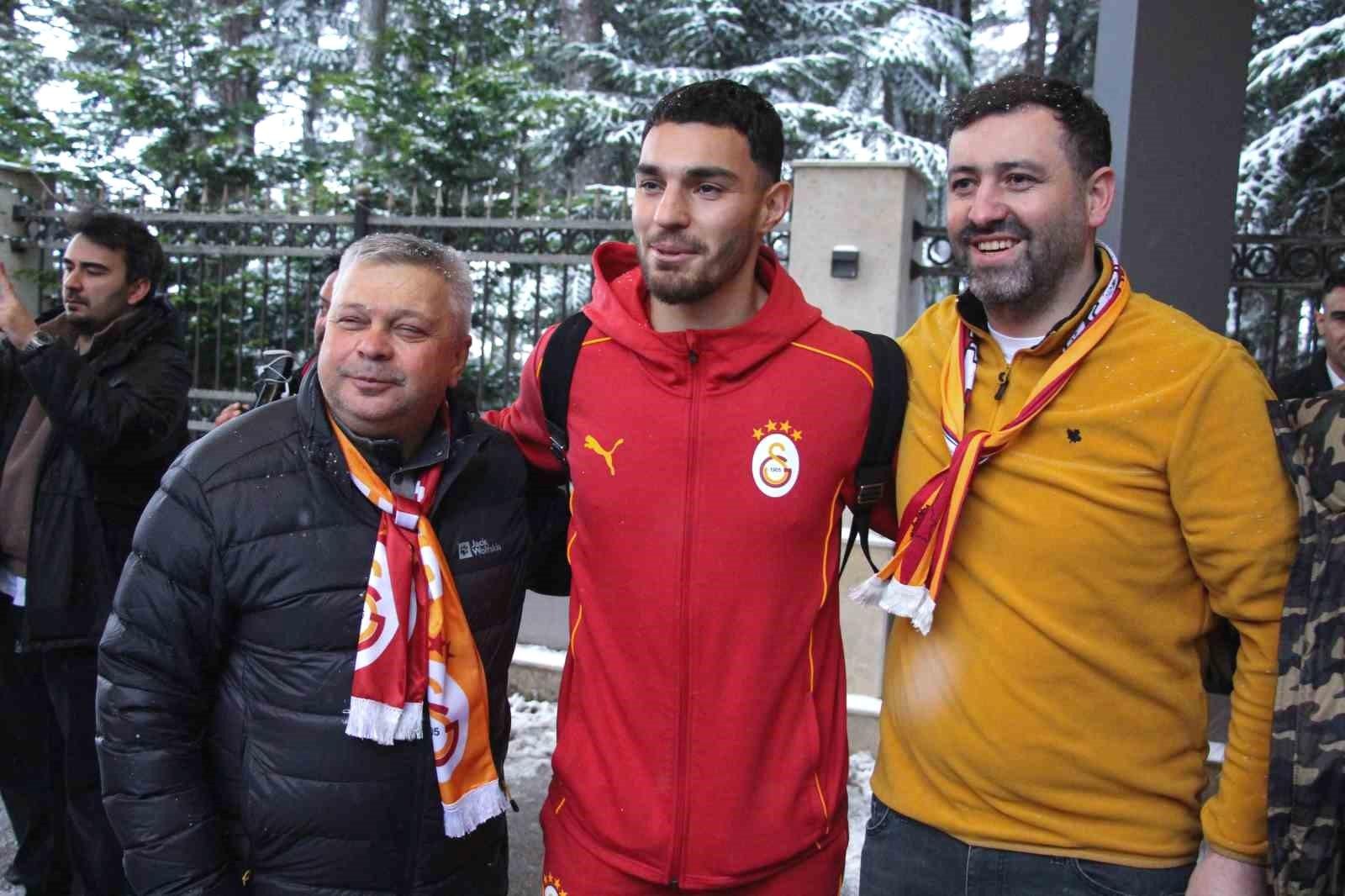 Galatasaray Takımı Bolu'ya Varış Yaptı: Taraftarlar Coşkuyla Karşıladı