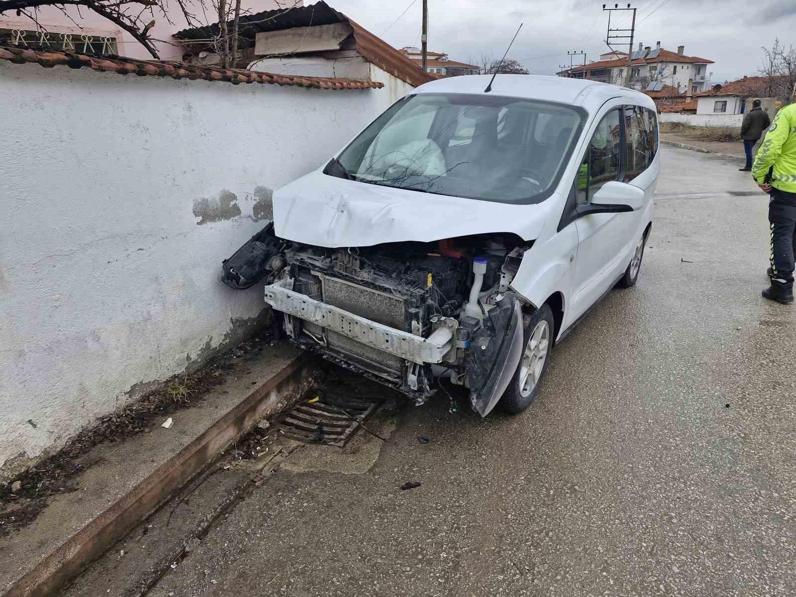 Alaca'da Trafik Kazası: Sürücüler Şanslıydı