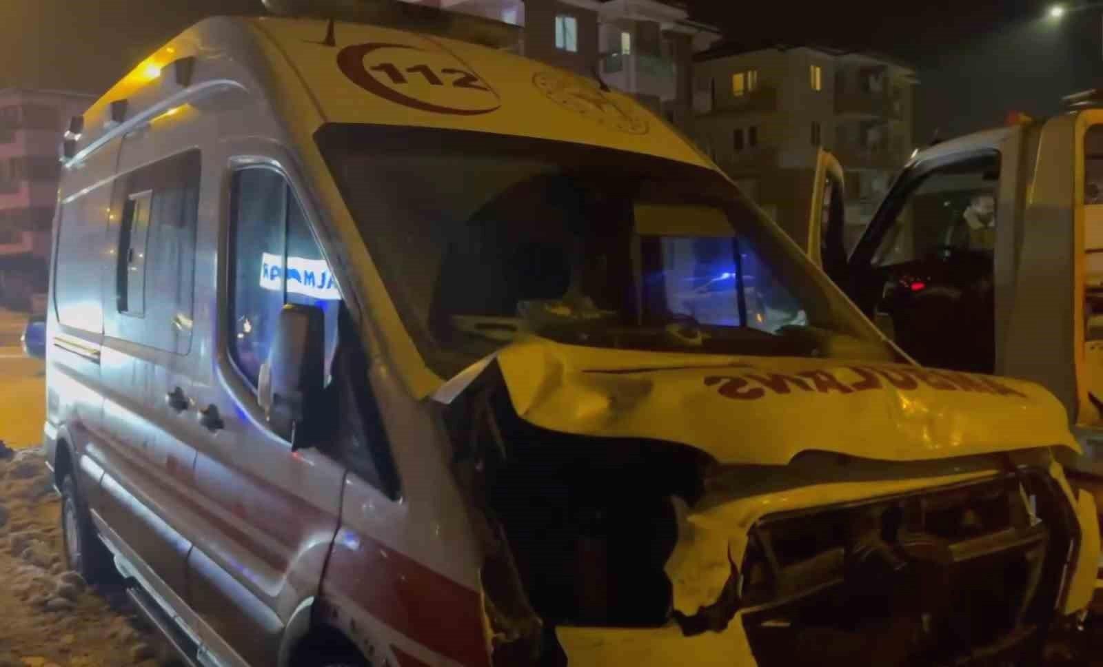 Bartın'da Kaza: Ambulans ve Otomobil Çarpıştı