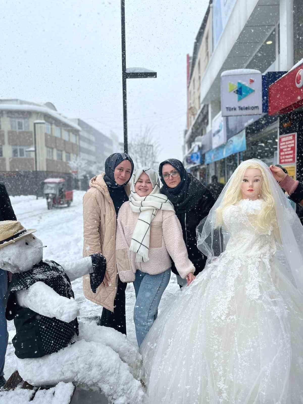 Kardan Gelin ve Damat Düğünü