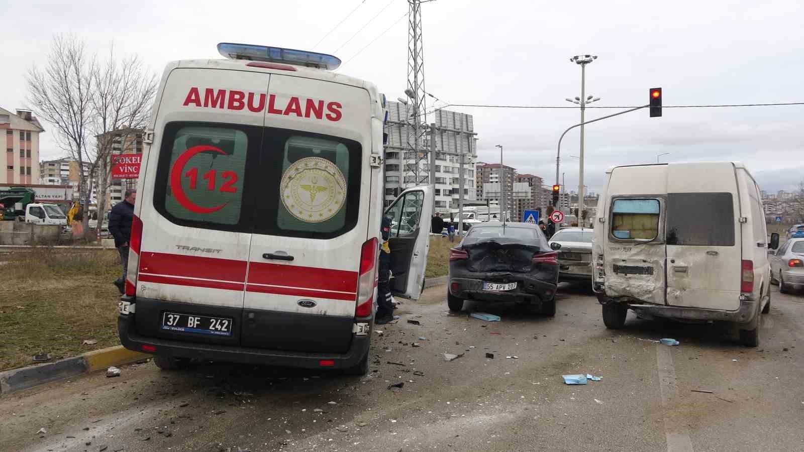 Kastamonu'da Zincirleme Trafik Kazası: 7 Araç Çarpıştı, 1 Kişi Yaralı